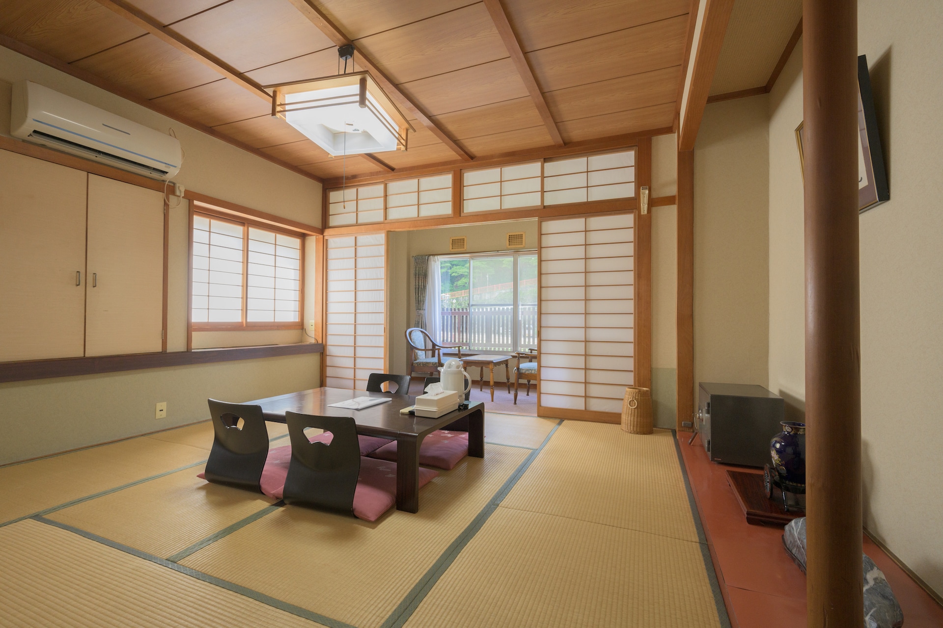 Phòng khách Kadoya (10 chiếu tatami)