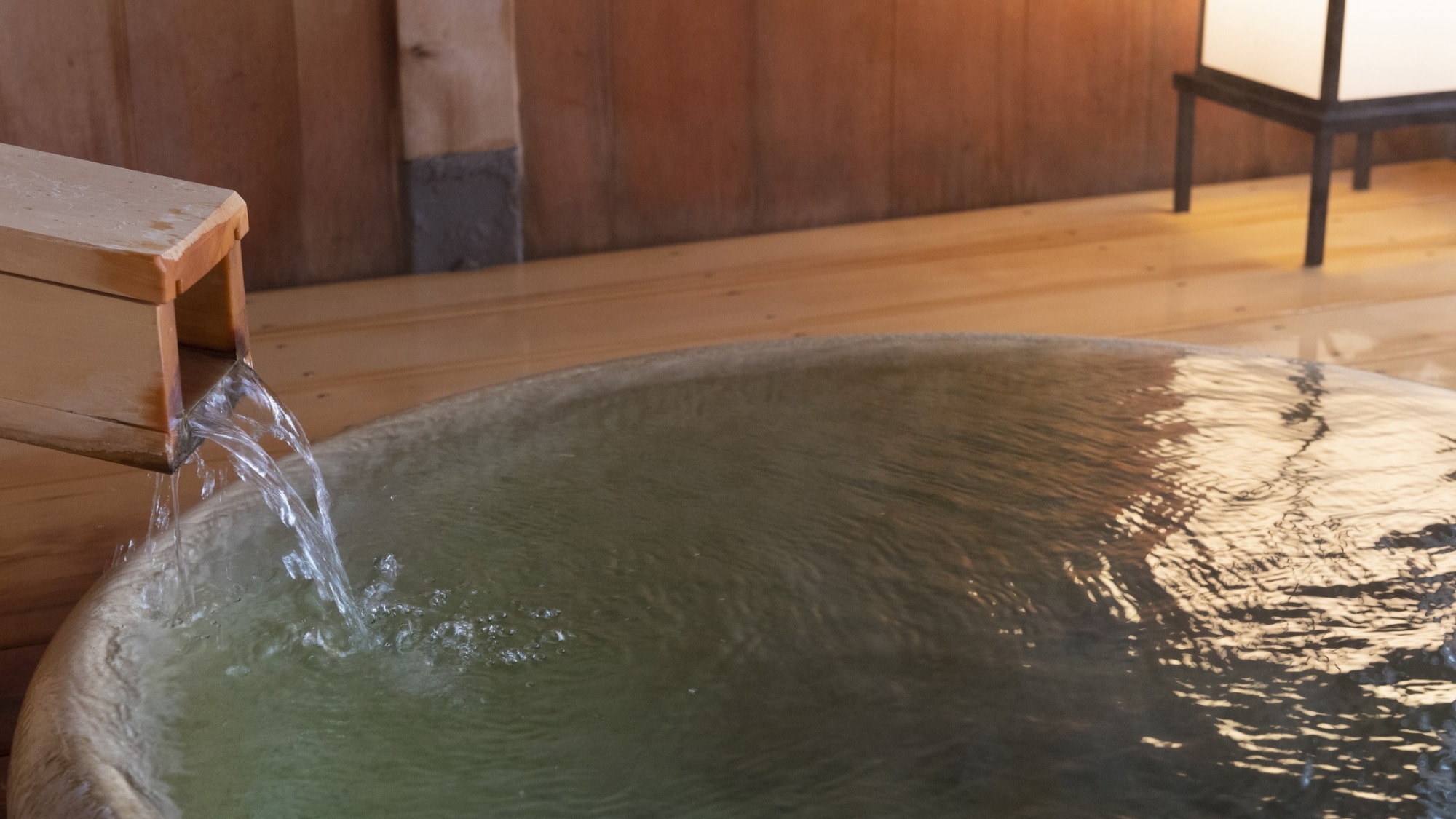 [Private Asahi] A bath made entirely of Japanese cypress. No reservation is necessary. Please use it if it is available.