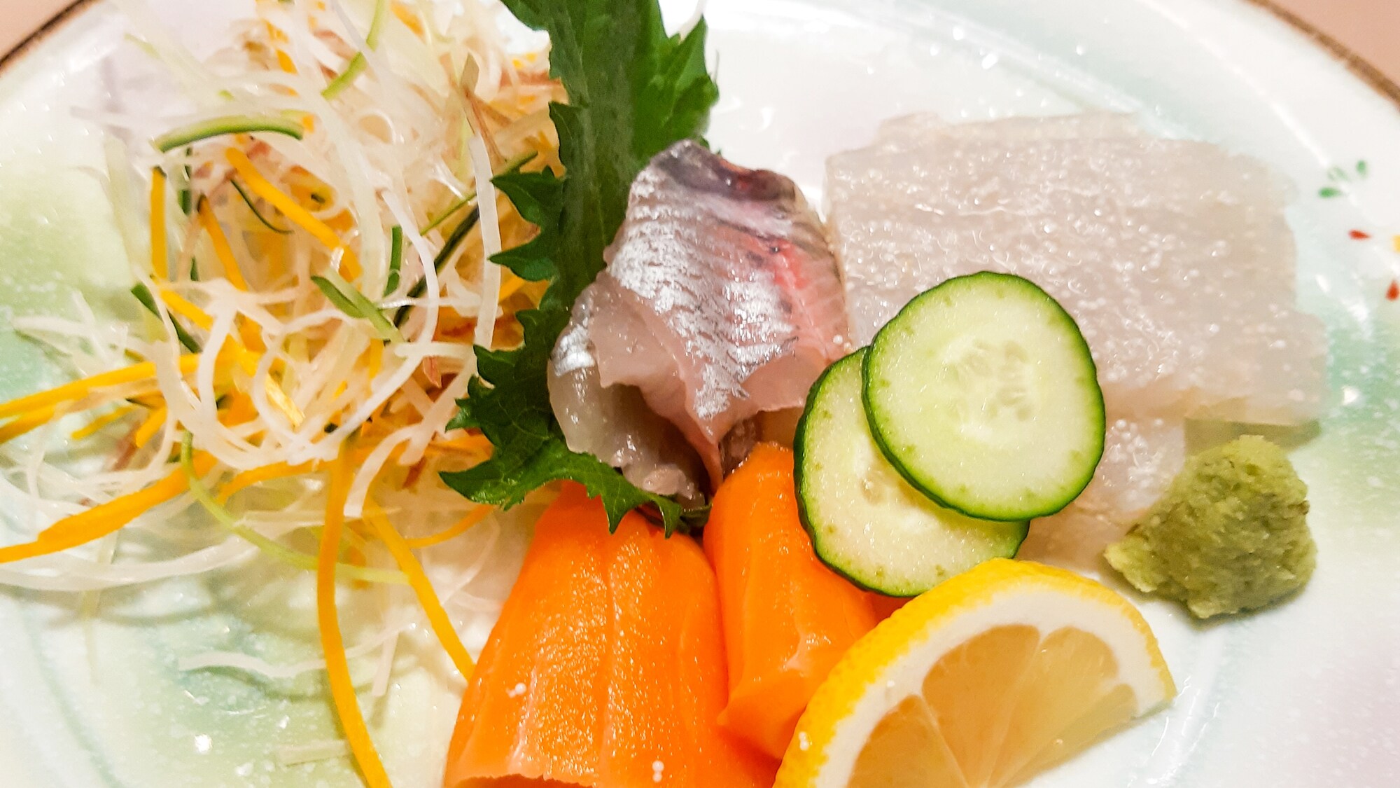 *[晚餐範例] 夏季菜餚：鱒魚和魔芋子生魚片