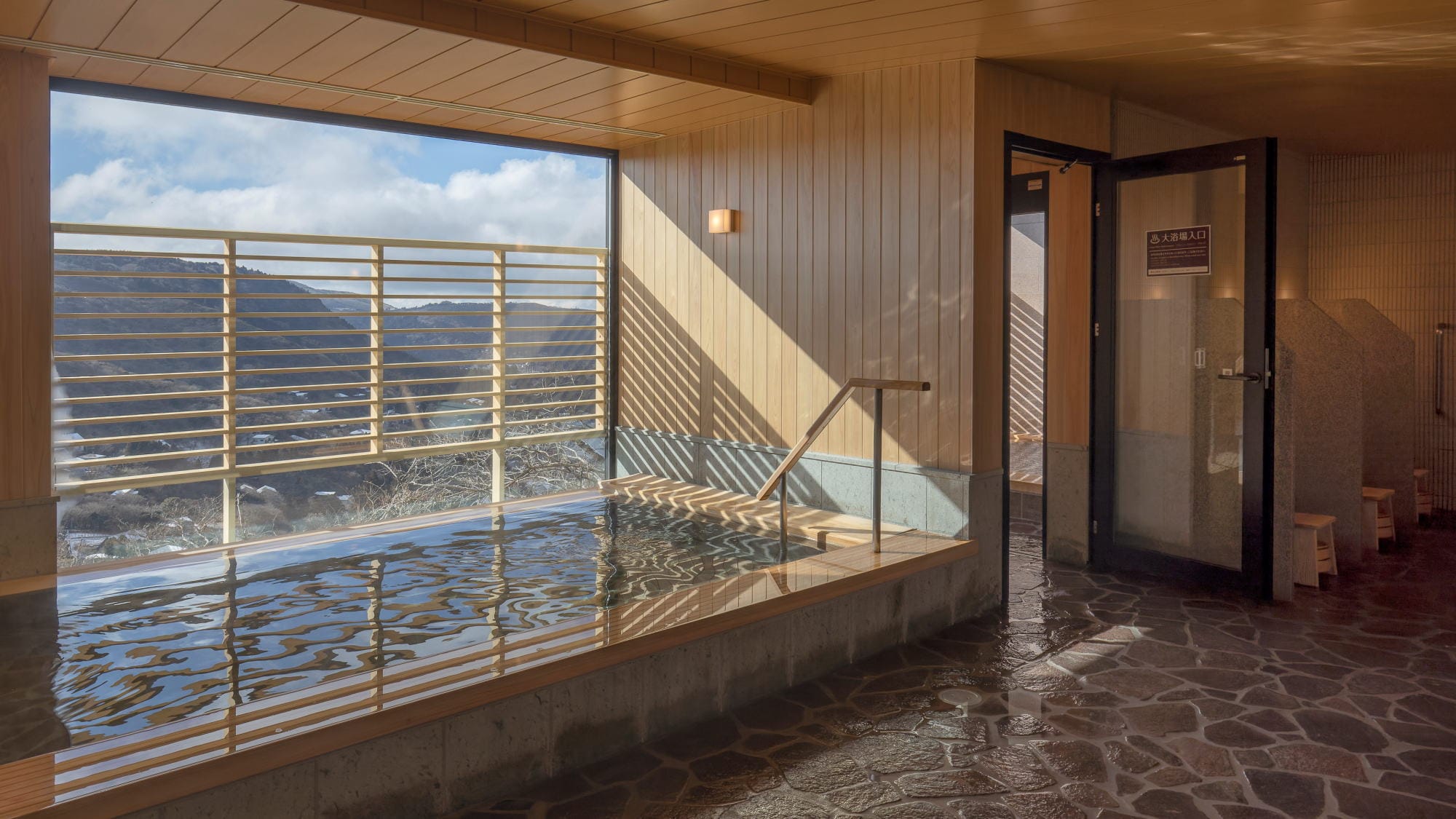 [Large public bath]