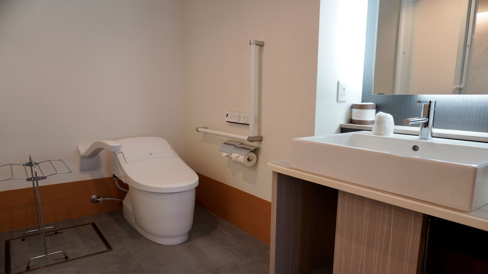 Guest room toilet