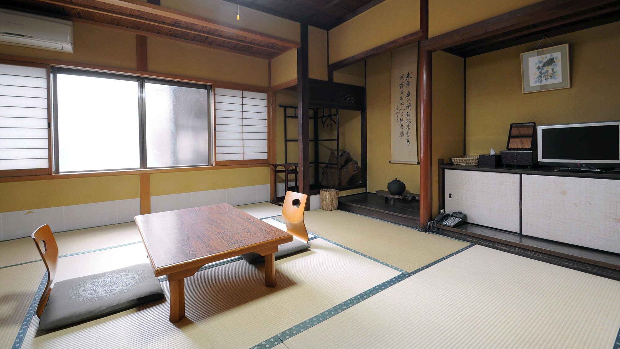 [Guest room on the first floor] Upper Japanese-style room (8 tatami mats) Waiting room