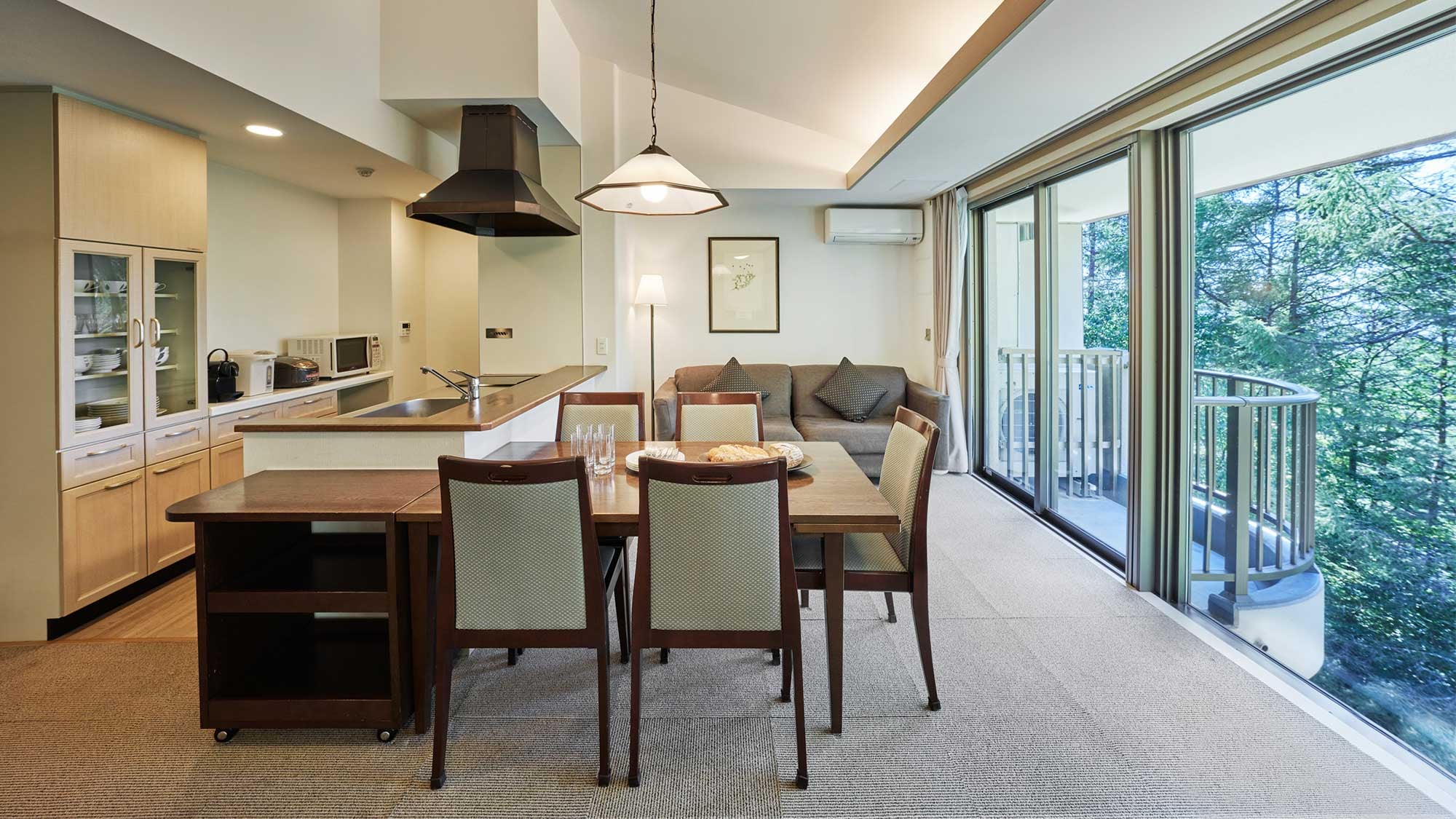 Living/dining room (image)