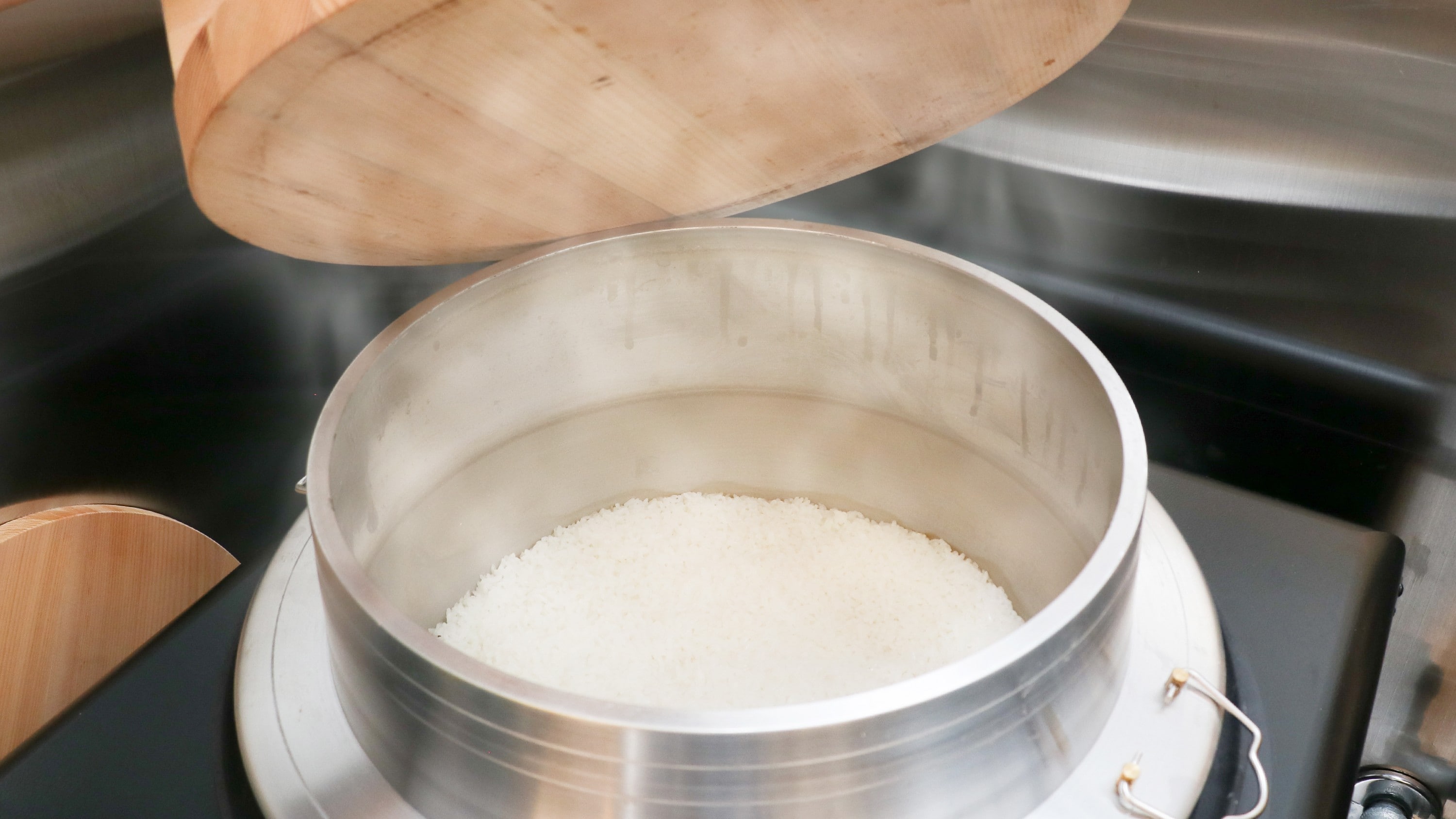 在顾客面前烹制的卡玛多米饭