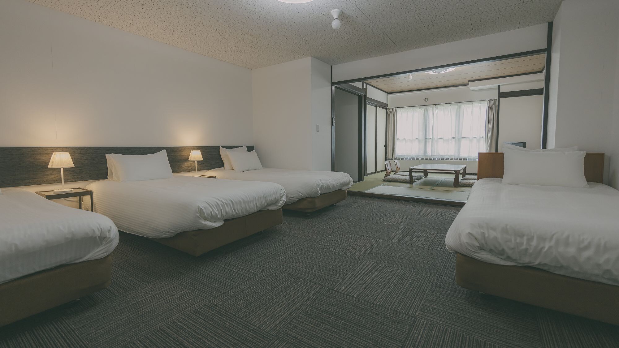 □ [Japanese-Western room] With bath / 42 square meters / ~4 people
