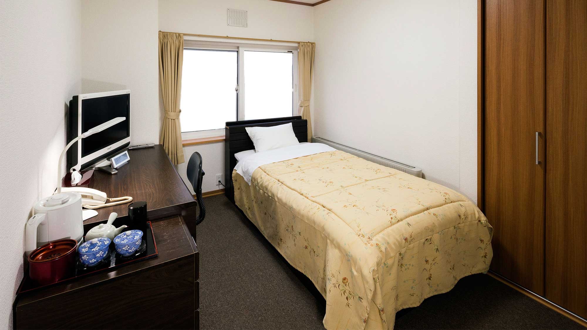 [Single] Perfect for business or solo travelers. Free Wi-Fi is also available.