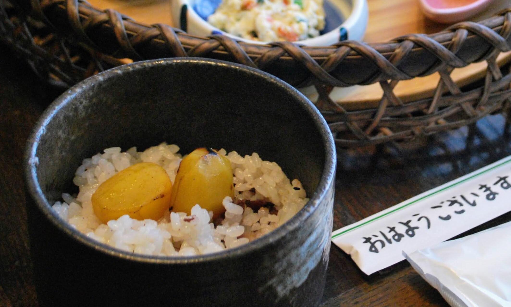 Yamakikan's specialty "Chestnut rice for celebrating new beginnings" has been around since the Edo period.