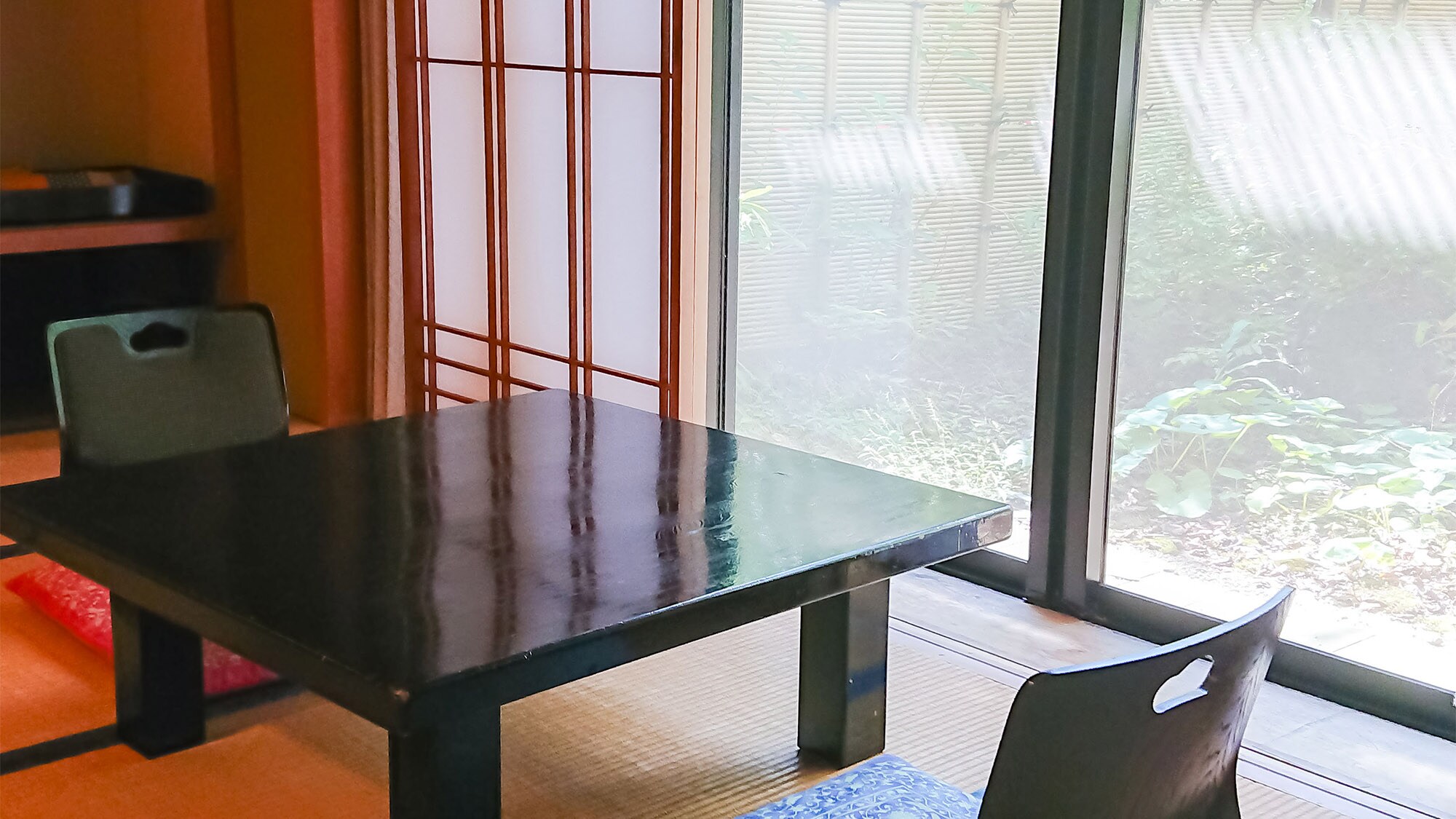 ・The calming rooms exude a Japanese atmosphere.