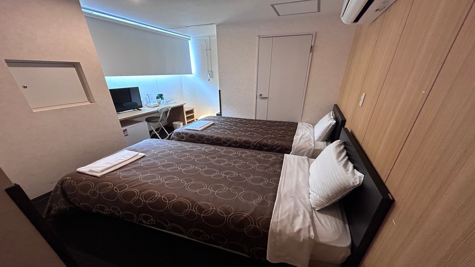 Simple twin room [shared bathroom and toilet]