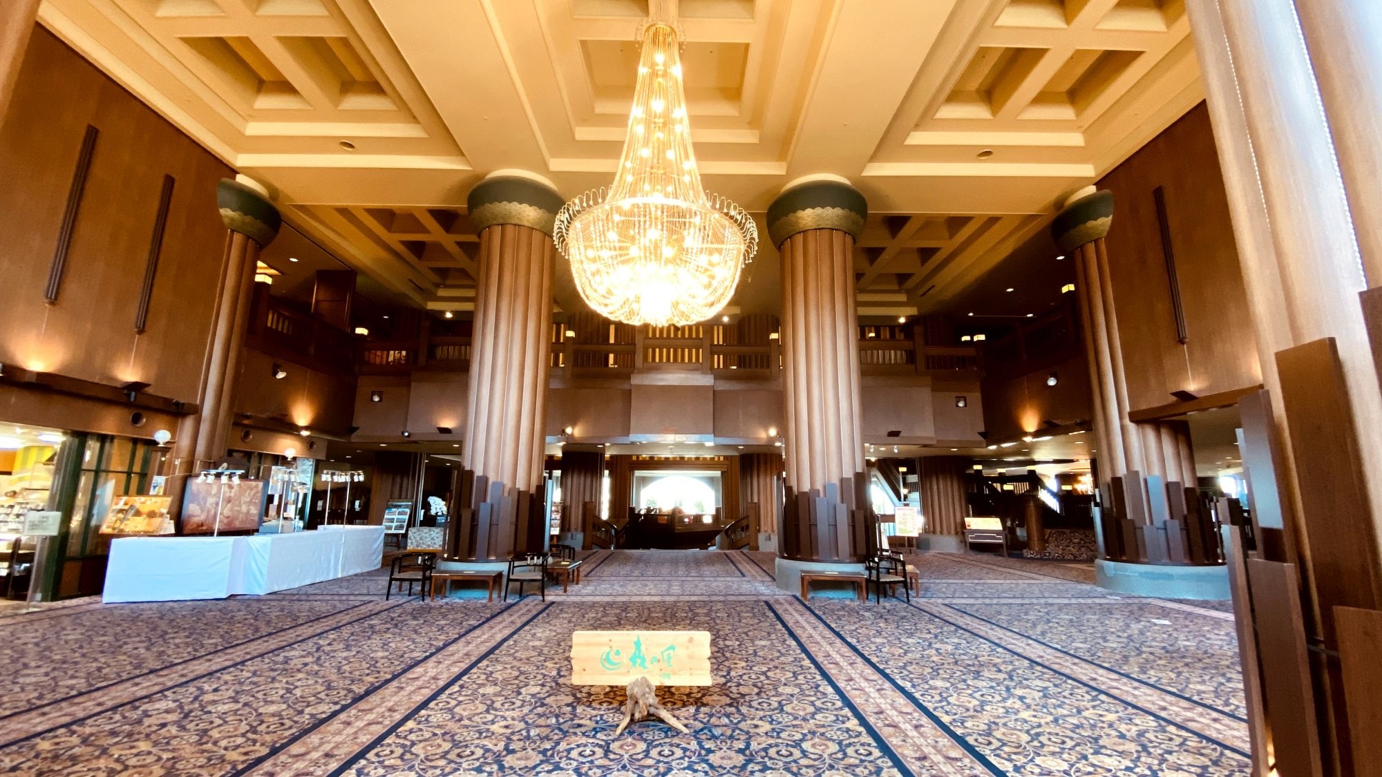 The lobby is designed to resemble forest trees and drops.