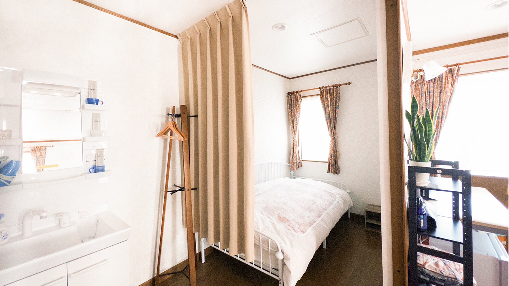 ・【202】 Triple room. This spacious room will help you relax and unwind after your trip.