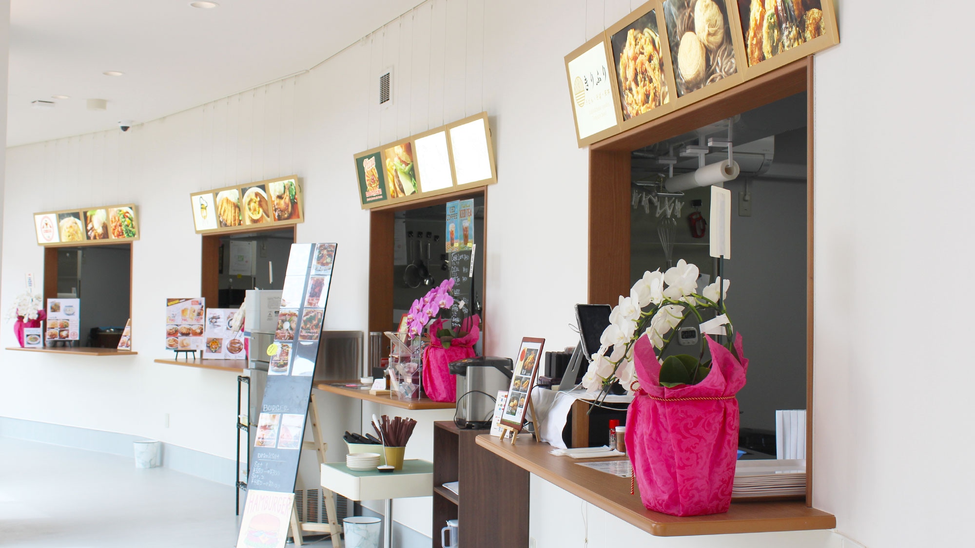 【더 그린 테라스 닛코】 출점 레스토랑에는 개성 풍부한 숍이 집결. 원하는 점포에서 주문하십시오