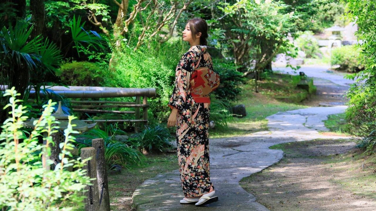 對於女性顧客，我們提供多種彩色浴衣可供選擇。請穿上您喜歡的浴衣並放鬆身心。