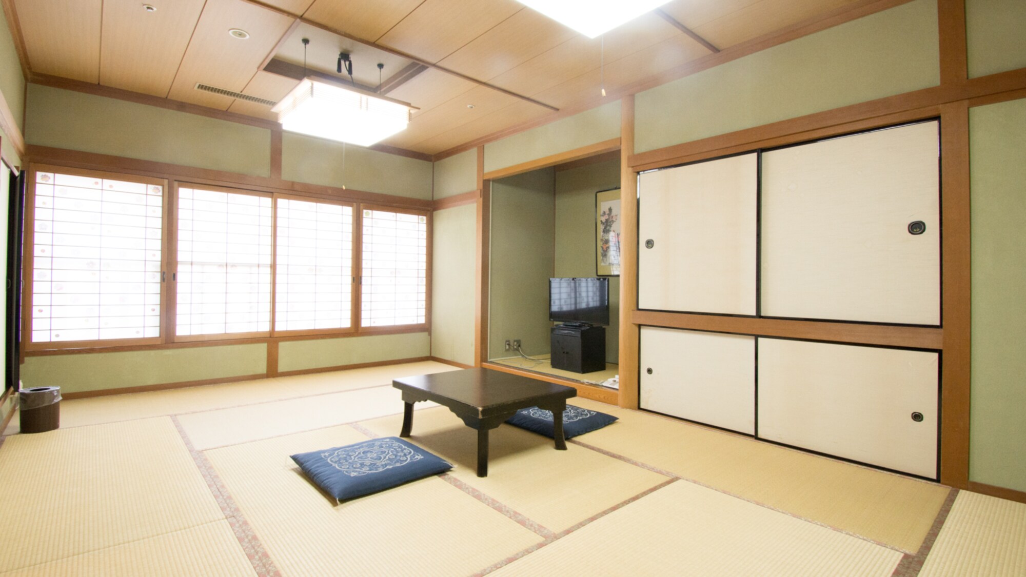 Japanese-style room 12 to 15 tatami mats <Ceremony building 2F>