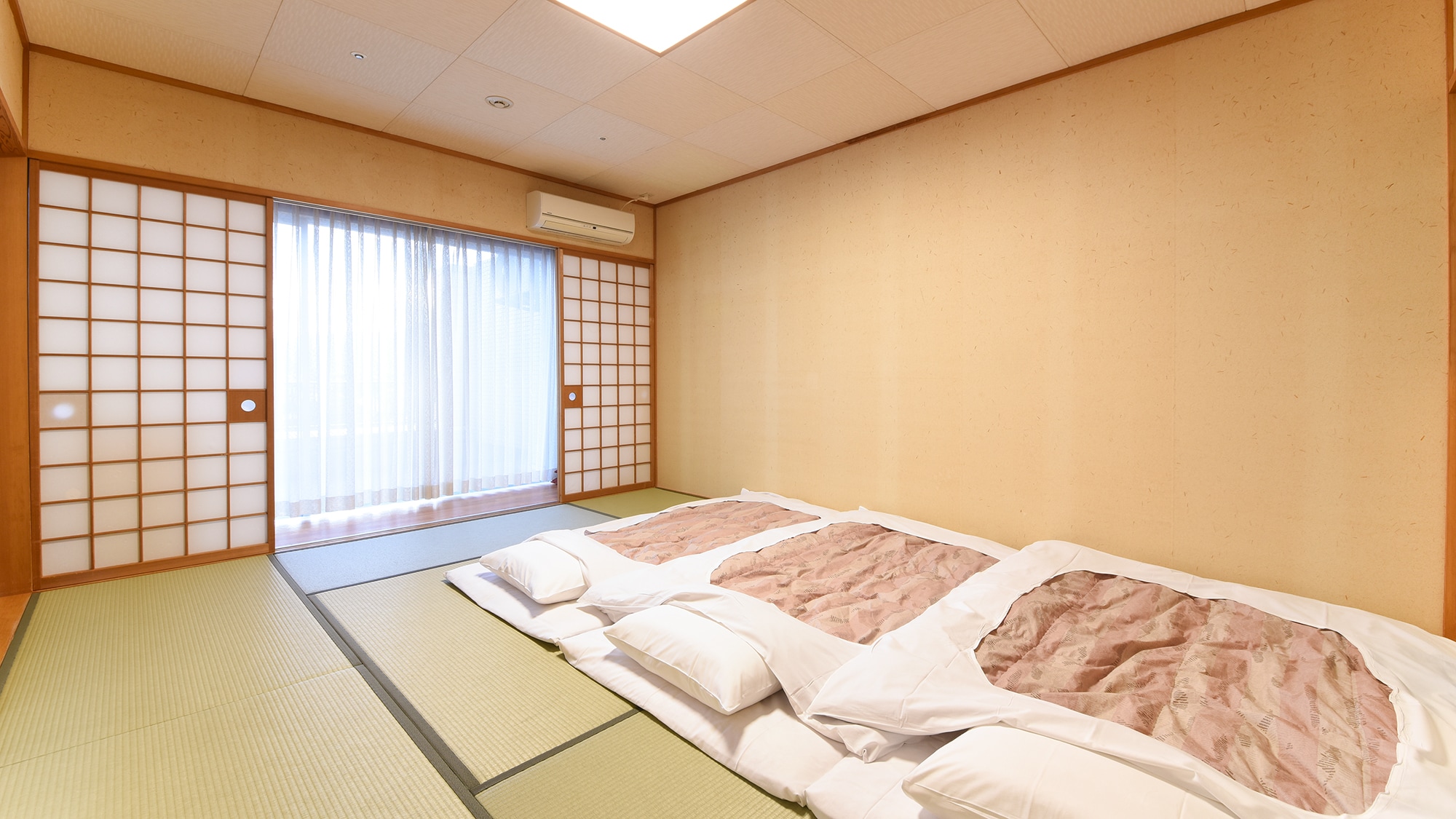 * Japanese-style room 10 tatami mats