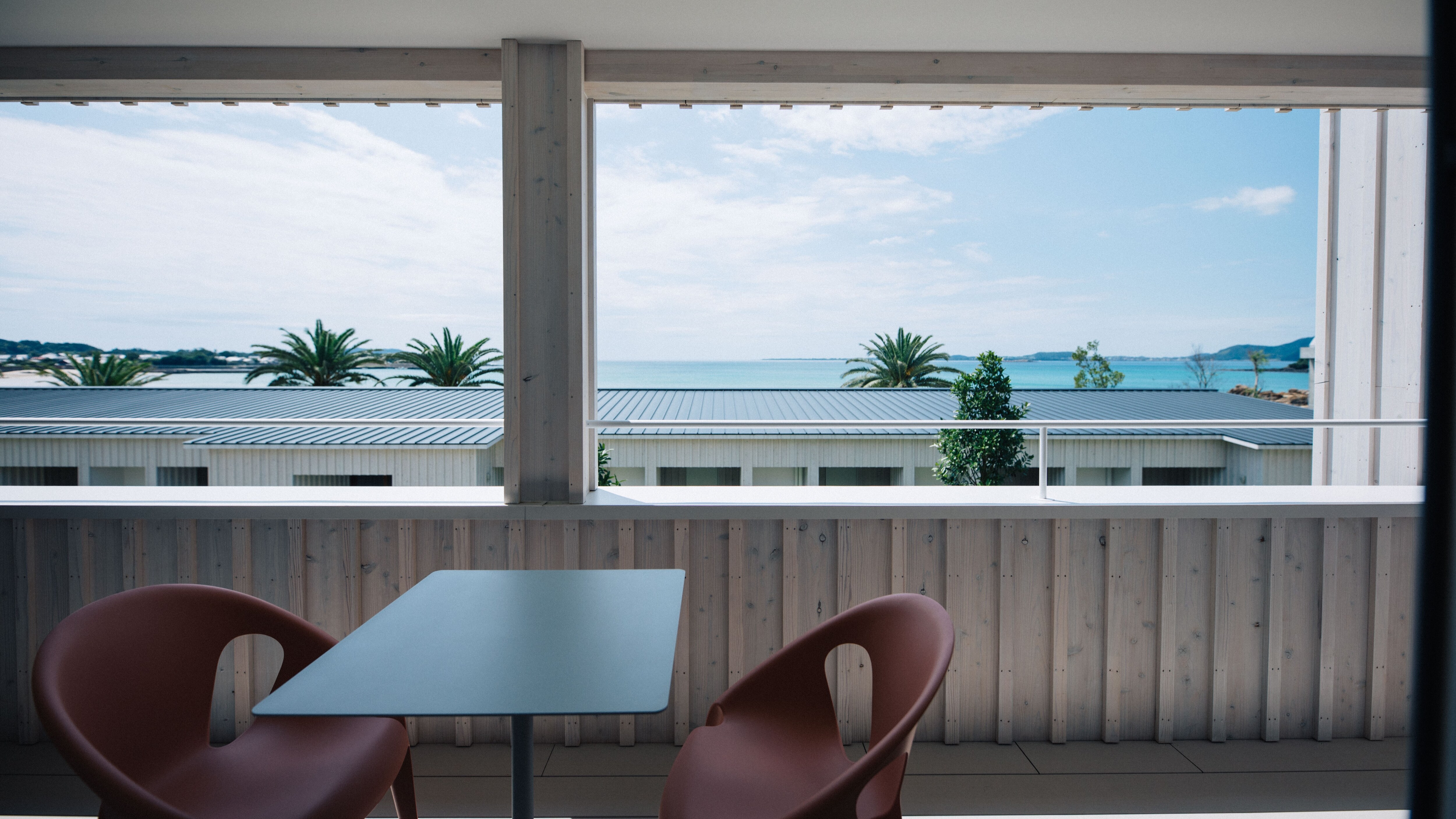 [Maisonette wide terrace] You can see the sea from the second floor terrace.