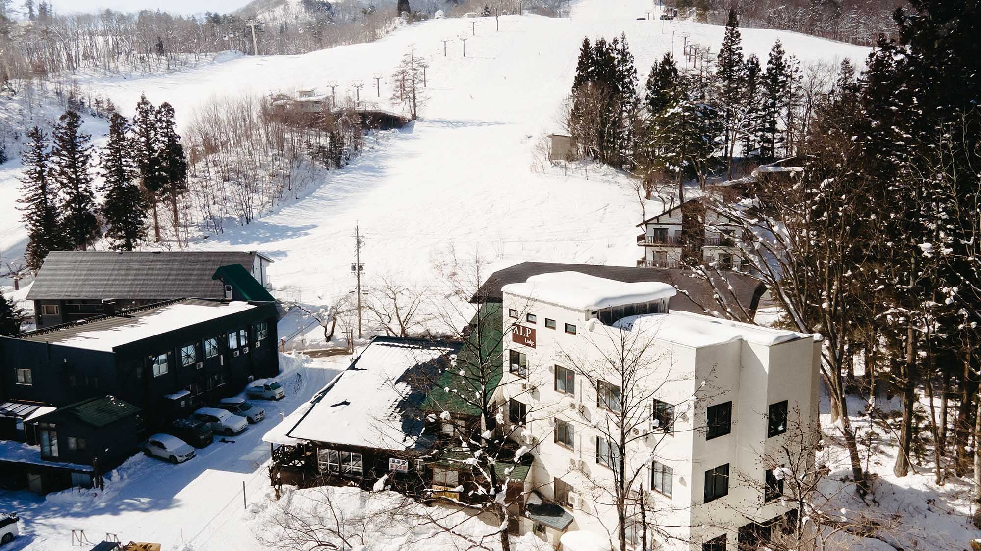・[外观] 山林小屋距离缆车站约50米！适合冬季运动和夏季徒步旅行
