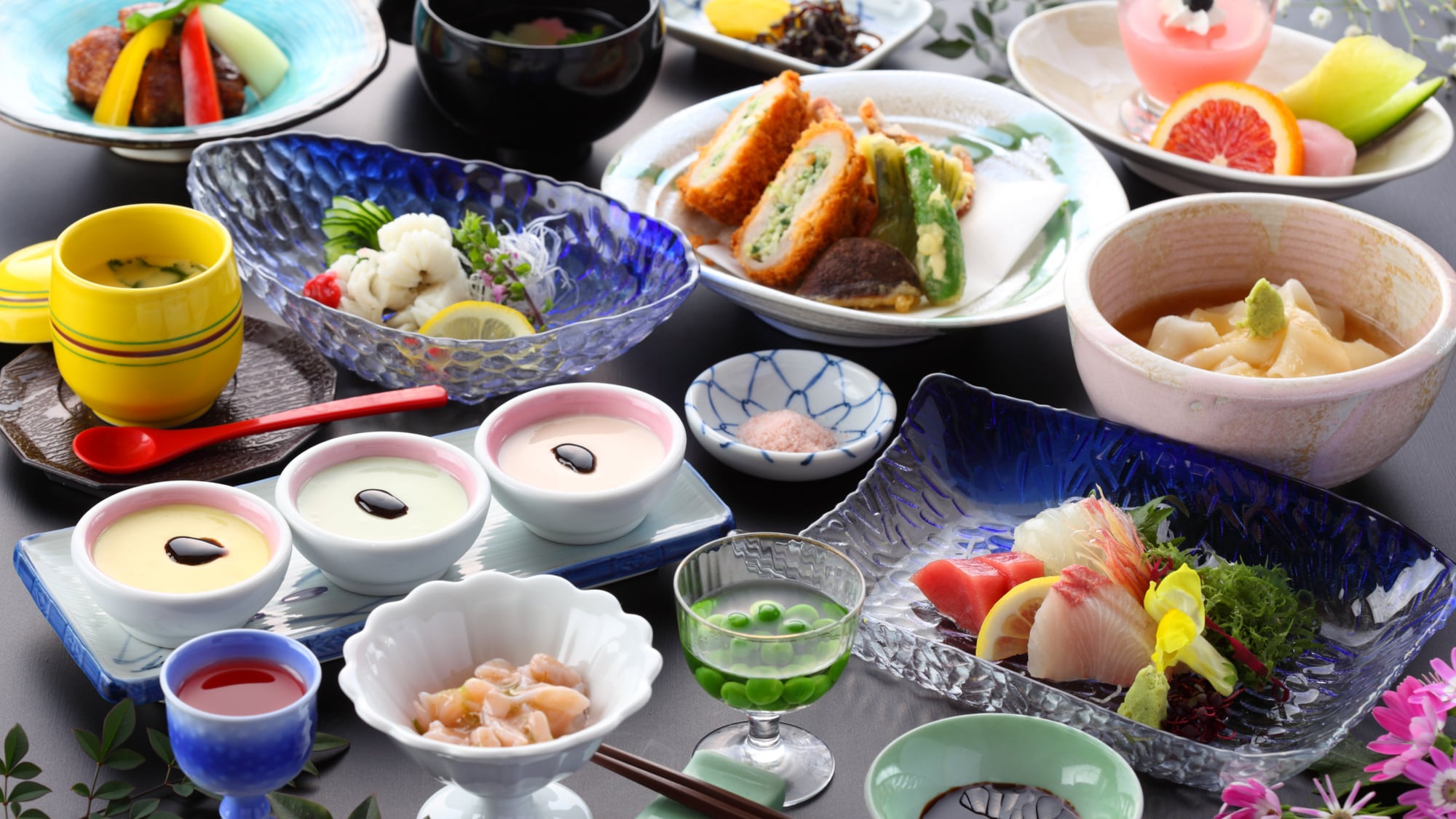 [Seasonal Kaiseki Cuisine / Example] Kaiseki cuisine made with locally produced seasonal ingredients has been well received.