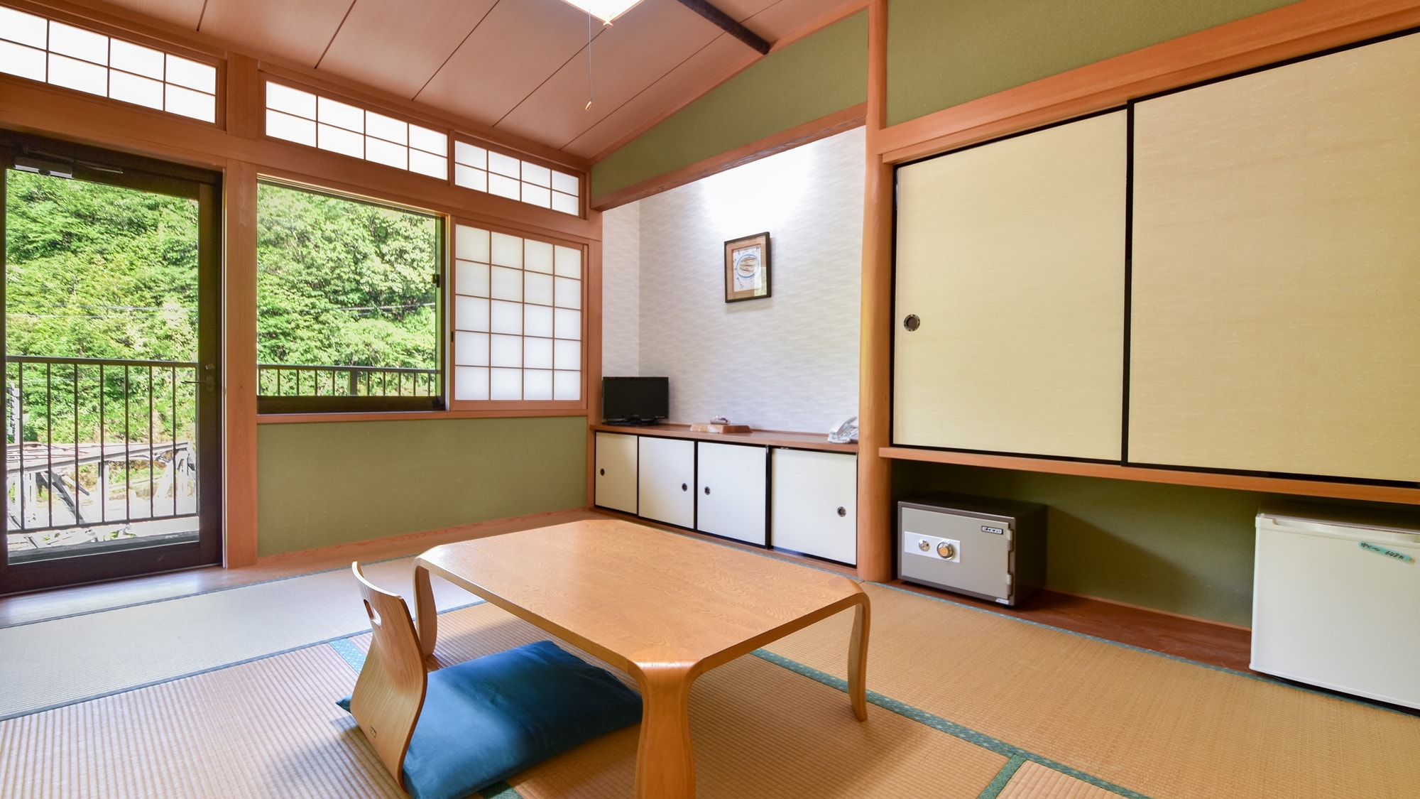 *[Contoh ruangan bergaya Jepang 6 tatami] Ruangan bergaya Jepang yang menenangkan dibuat menggunakan cemara dari Ryujin.