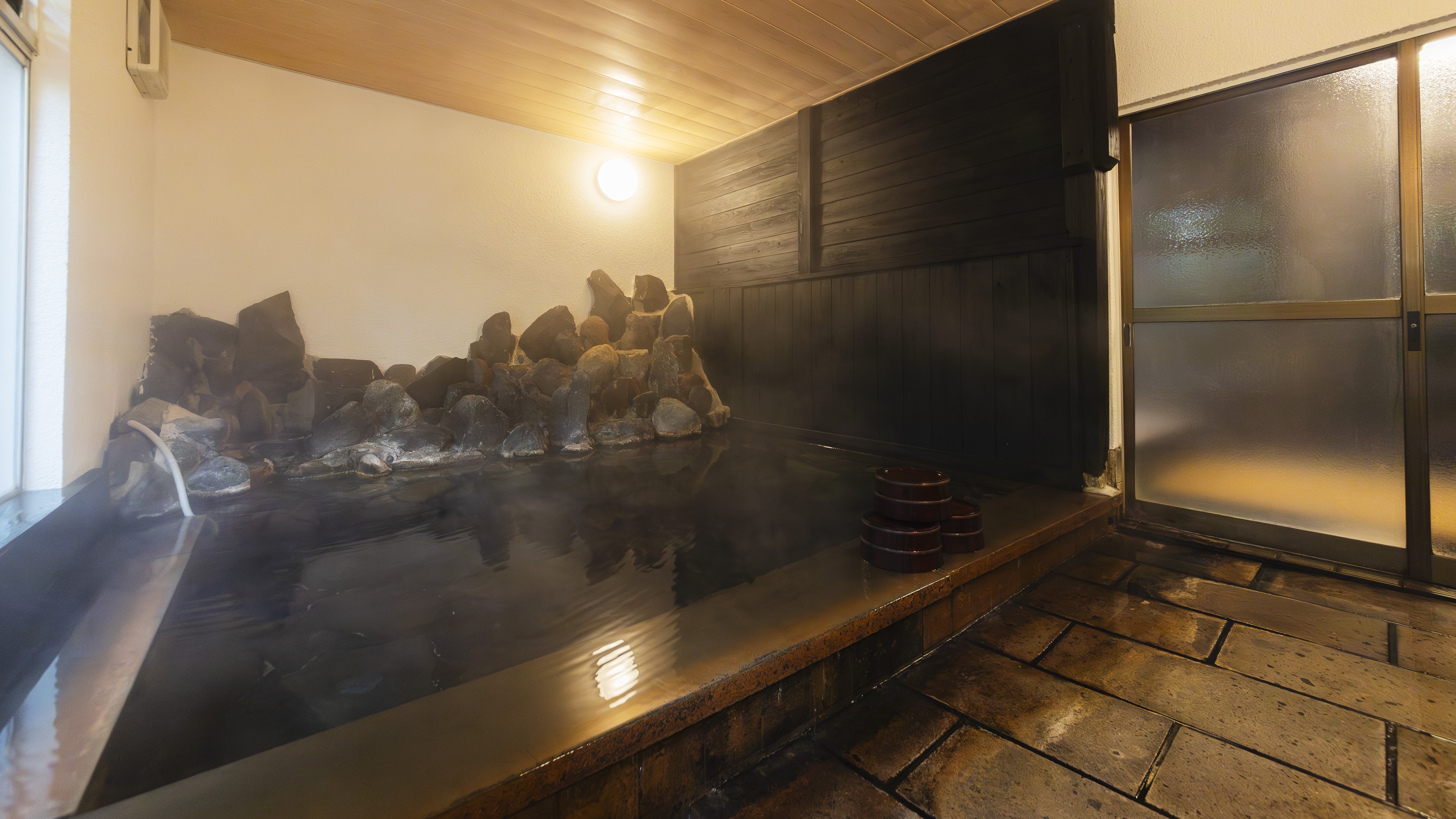 Men's large bath