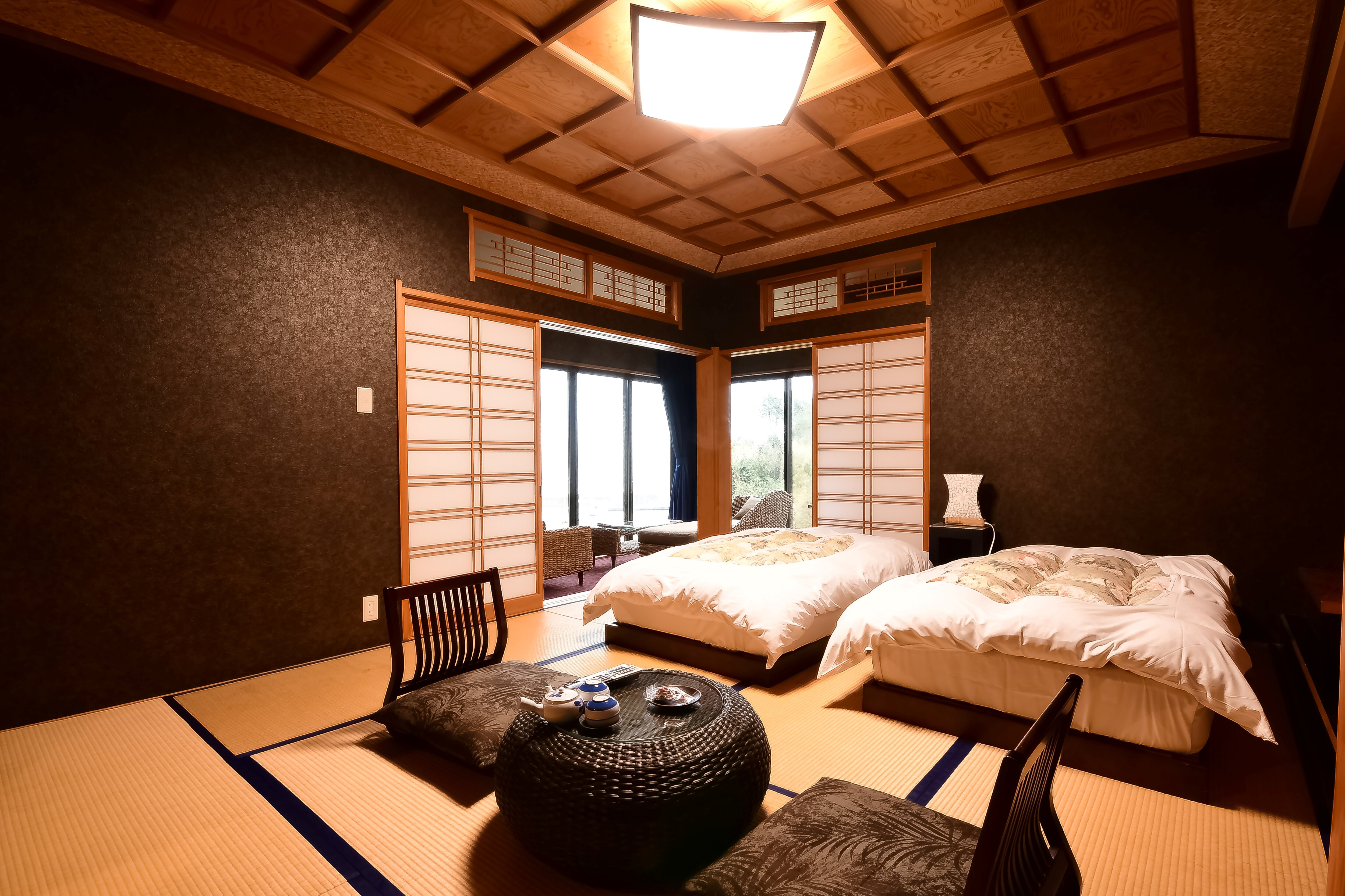 South Building, Japanese-style room with a view of the sea, 10 tatami mats + 4 tatami mats on the veranda, with bath and toilet, an example