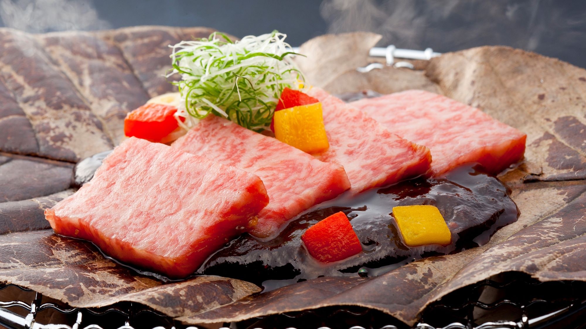 Special winter kaiseki (Kobe beef Hoba-yaki) 2000x1125