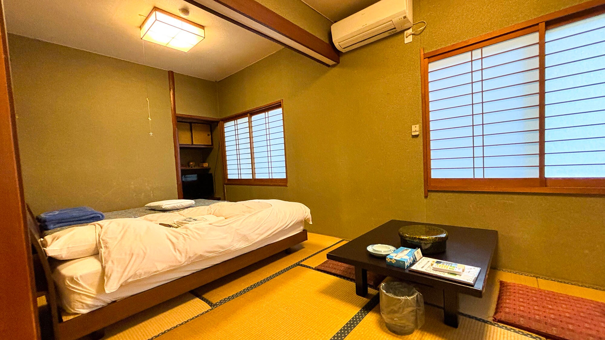 ・[W Annex 1F Japanese-style room 9 tatami mats] A spacious 9 tatami mat room. Up to 3 people can stay.