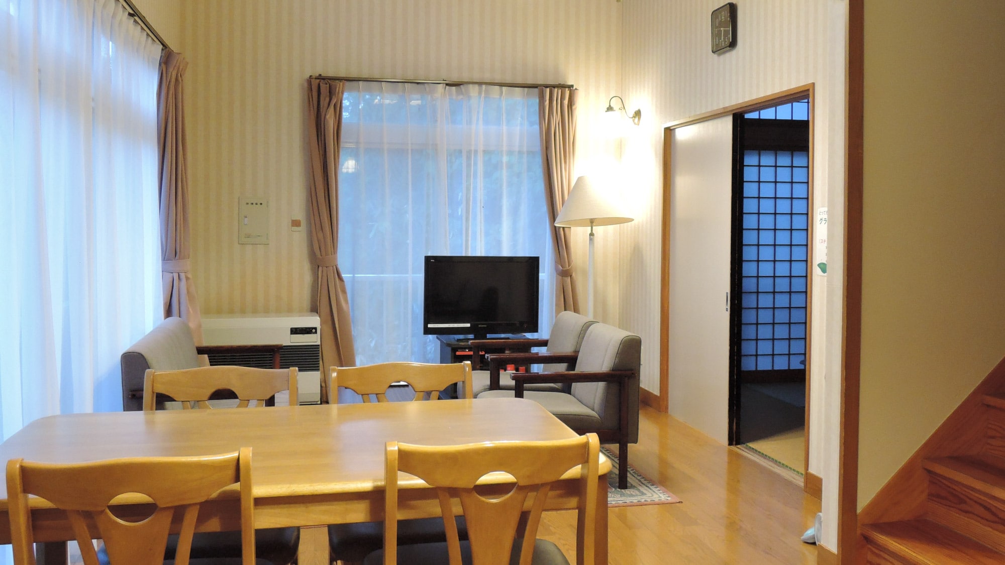 *Example of guest room: On the first floor there is a 12 tatami mat dining kitchen and a 6 tatami mat Japanese-style room.