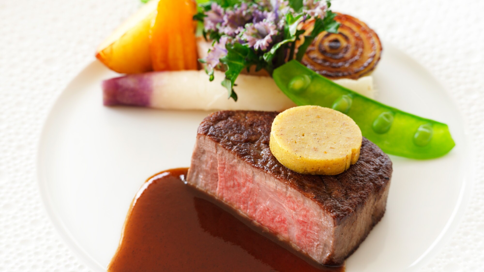 【2026年春季晚餐菜單】肉類菜餚：香煎北山農場蔬菜明日高牛柳