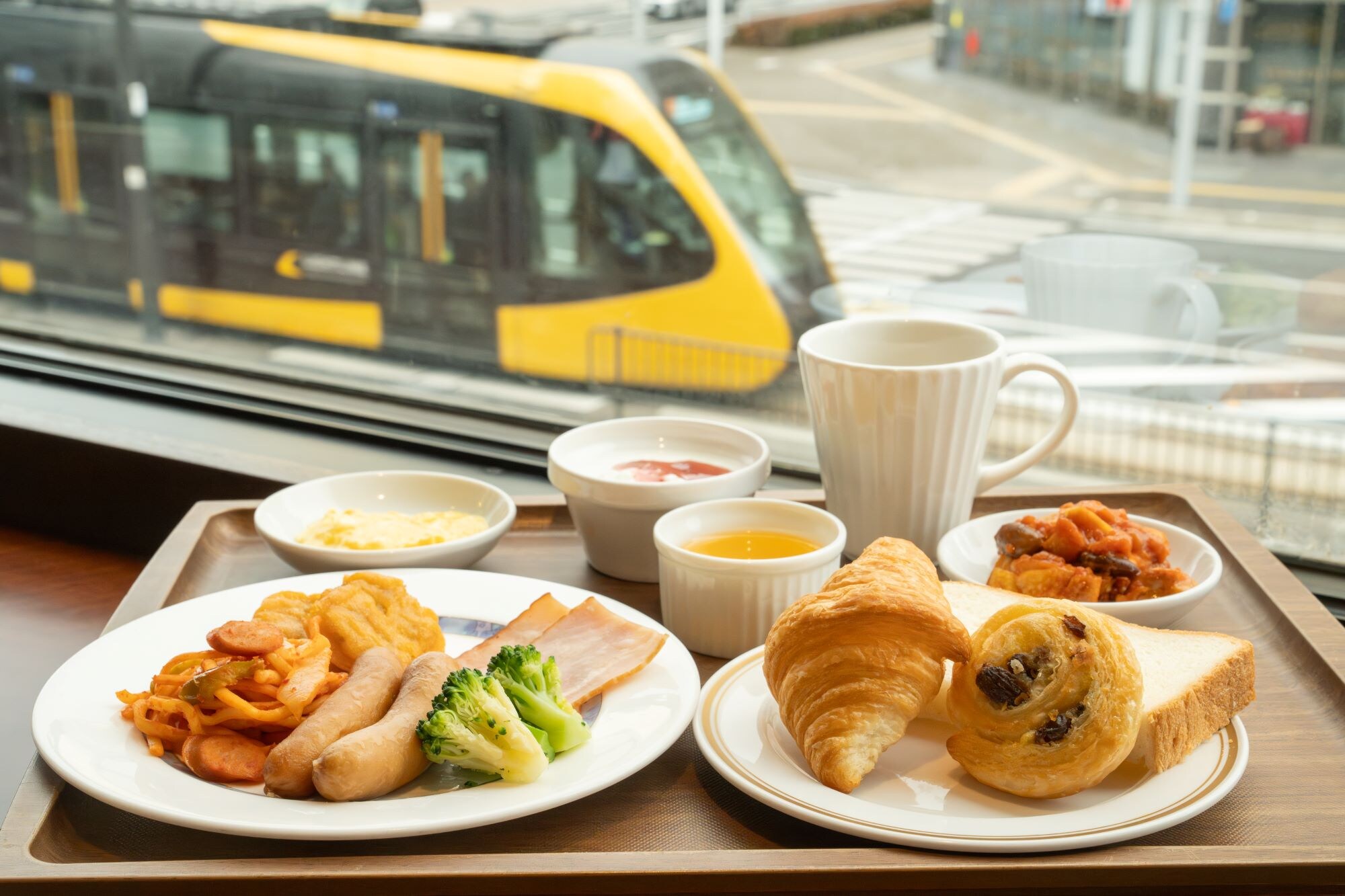 เพลิดเพลินกับอาหารเช้าพร้อมชมทิวทัศน์กลางแจ้ง