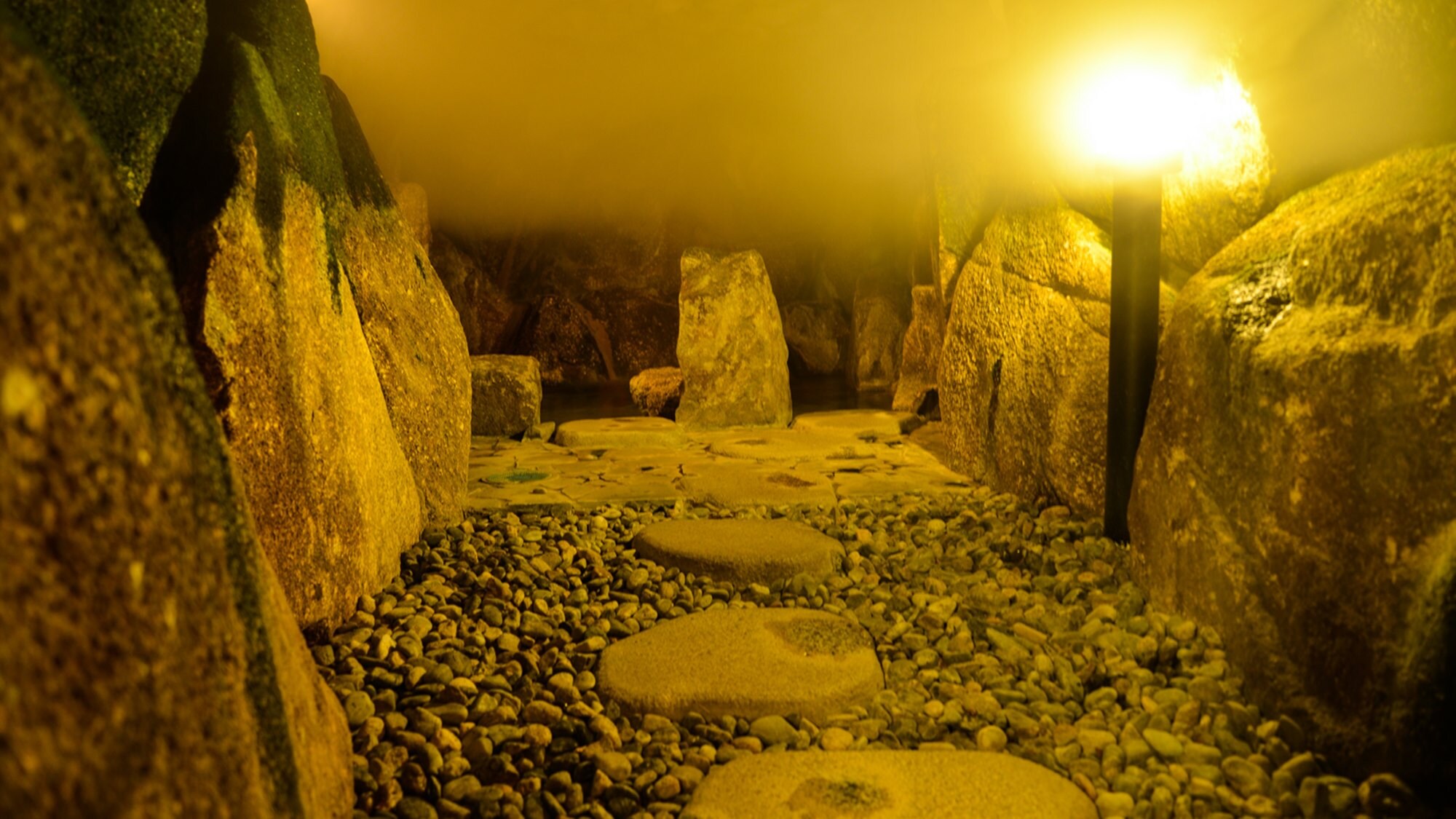 *[Cave bath (mixed bath)] A special bathtub is provided. Please change into your clothes before using.