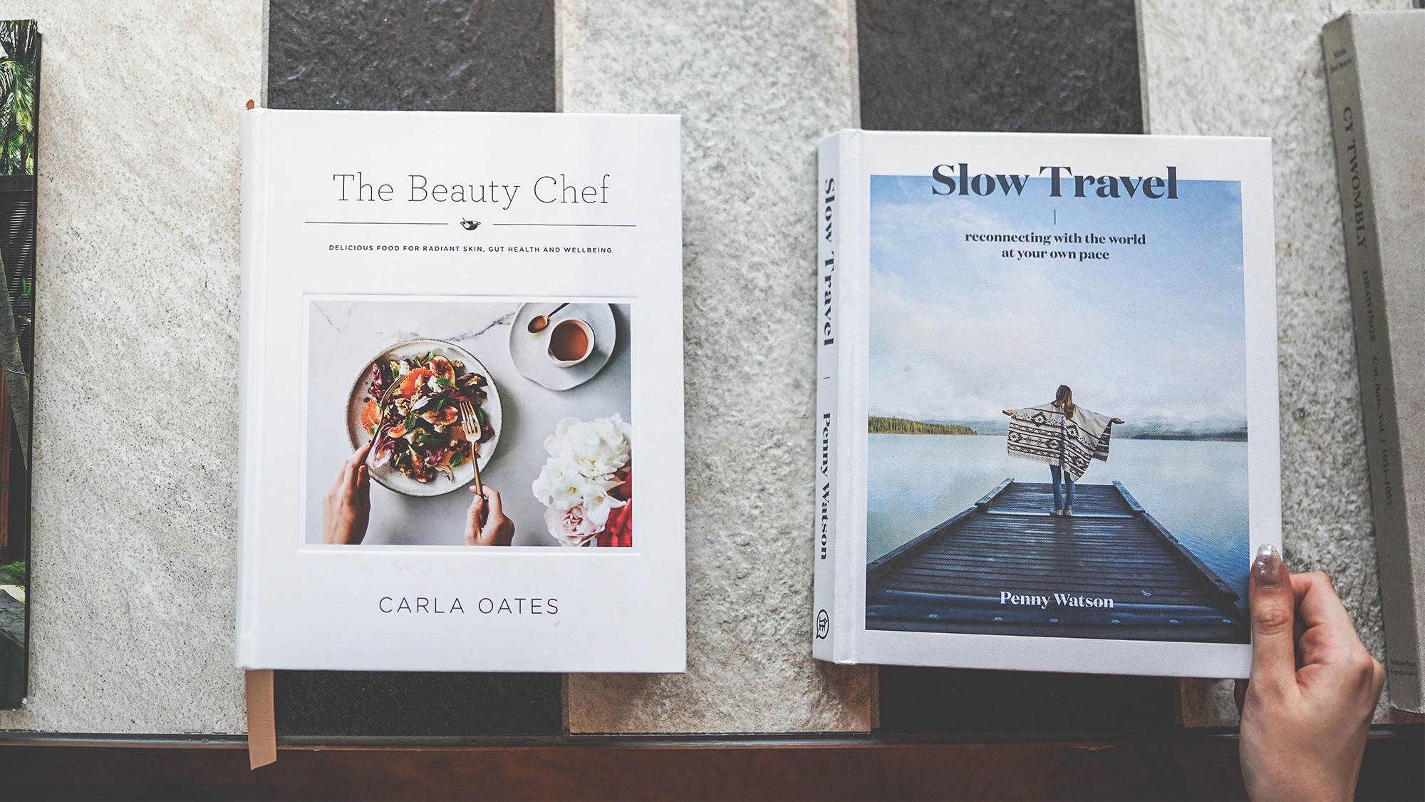 When I noticed, the books are everywhere. Recommended for people with high sensitivity such as travel, interior, and art.