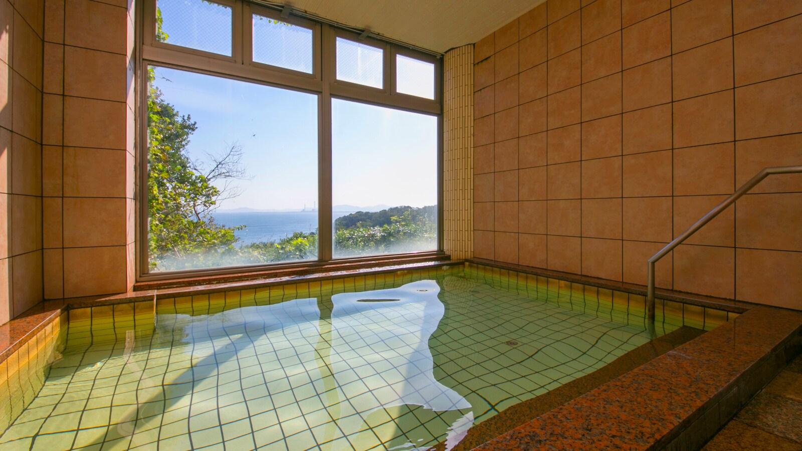 Panoramic bath with a view of Mikawa Bay