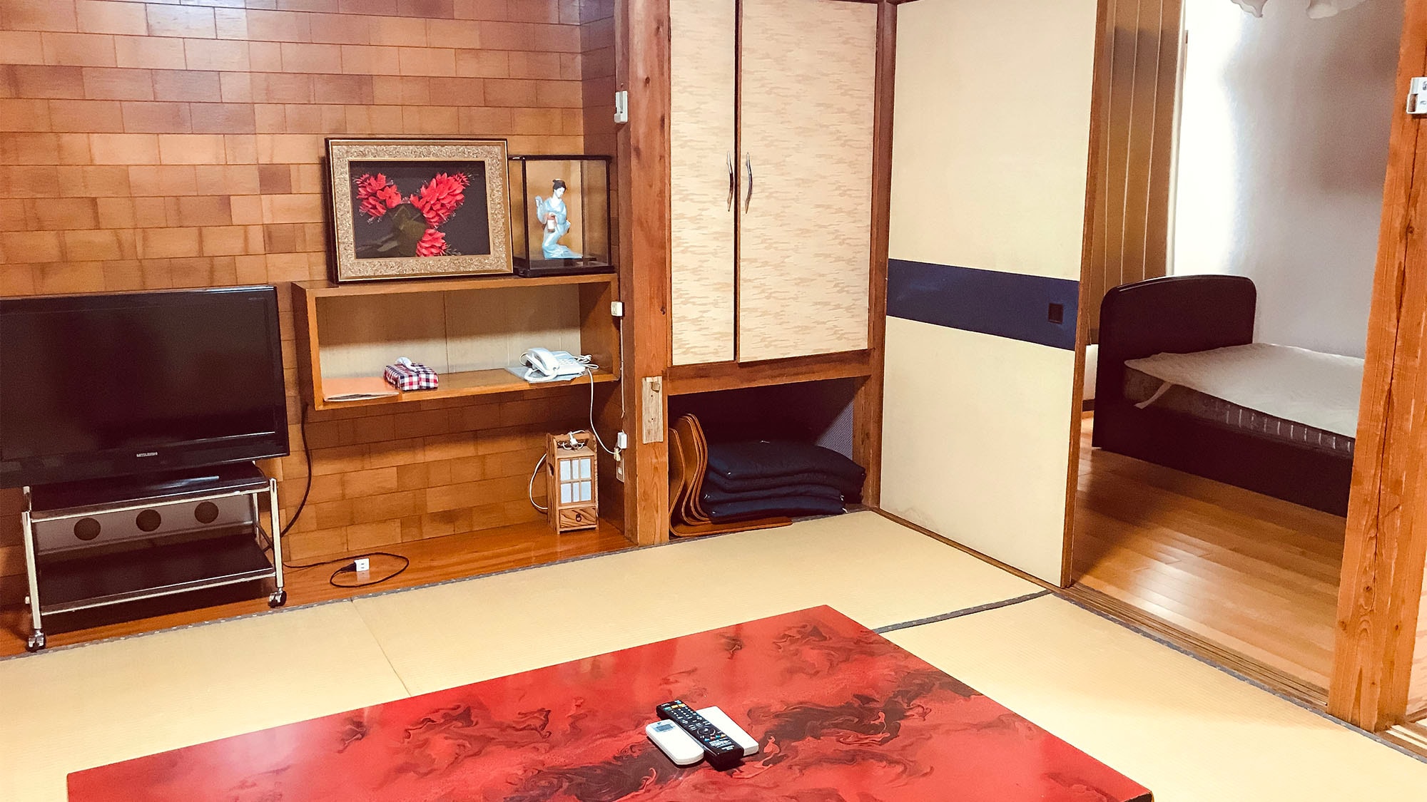 ・ <ห้องสไตล์ญี่ปุ่น - ตะวันตก> ห้องสไตล์ญี่ปุ่น - ตะวันตกพร้อมอ่างอาบน้ำและห้องสุขาพร้อมโถชักโครก มีเครื่องฟอกอากาศ