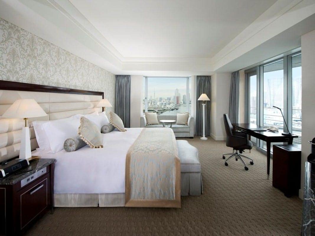 Executive Junior Suite Double (18th and 19th floors) 1