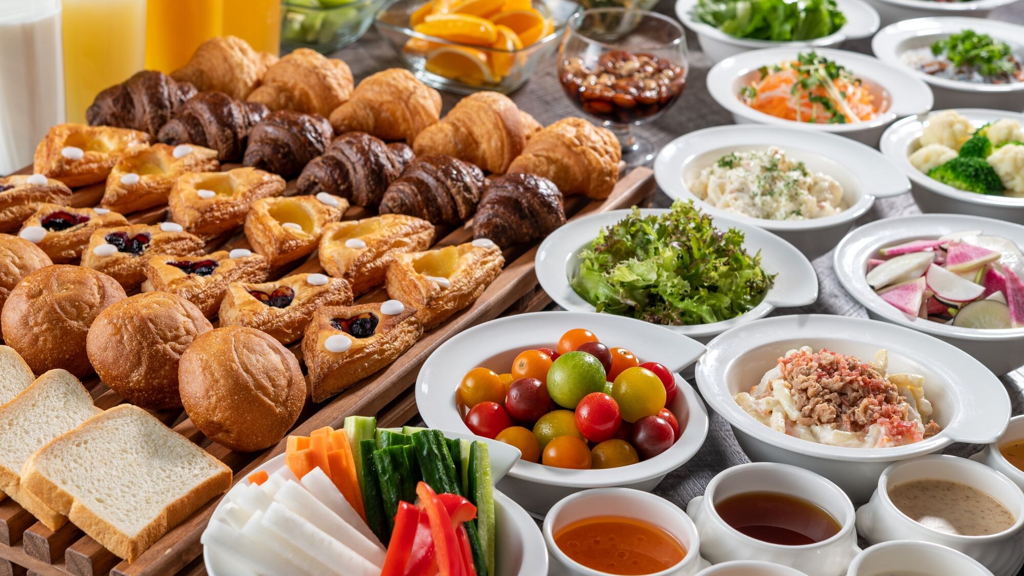 Breakfast buffet *Photo is for illustrative purposes only