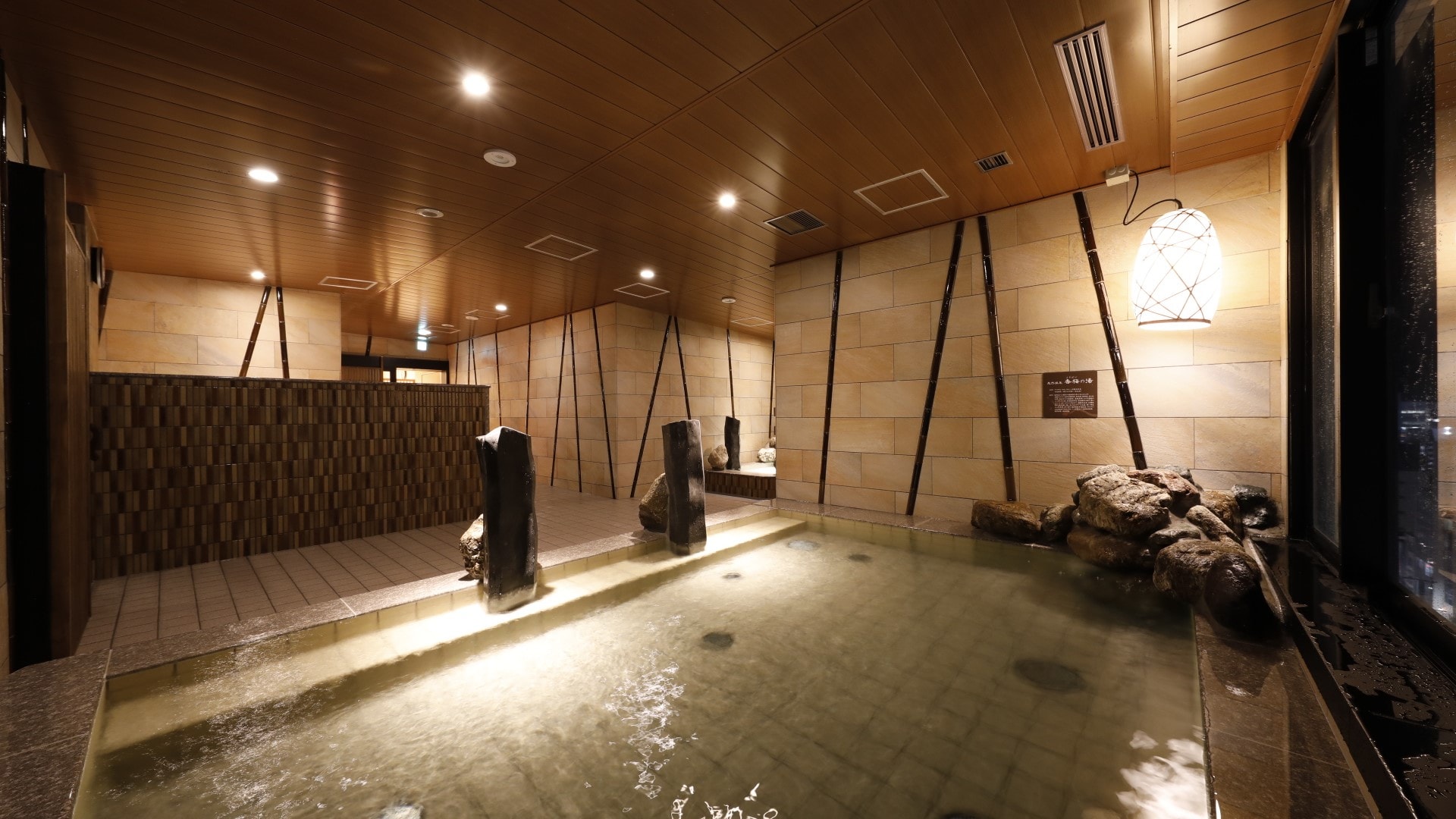 ■天然温泉大浴場「香梅の湯」女性内湯（湯温：40～41℃）