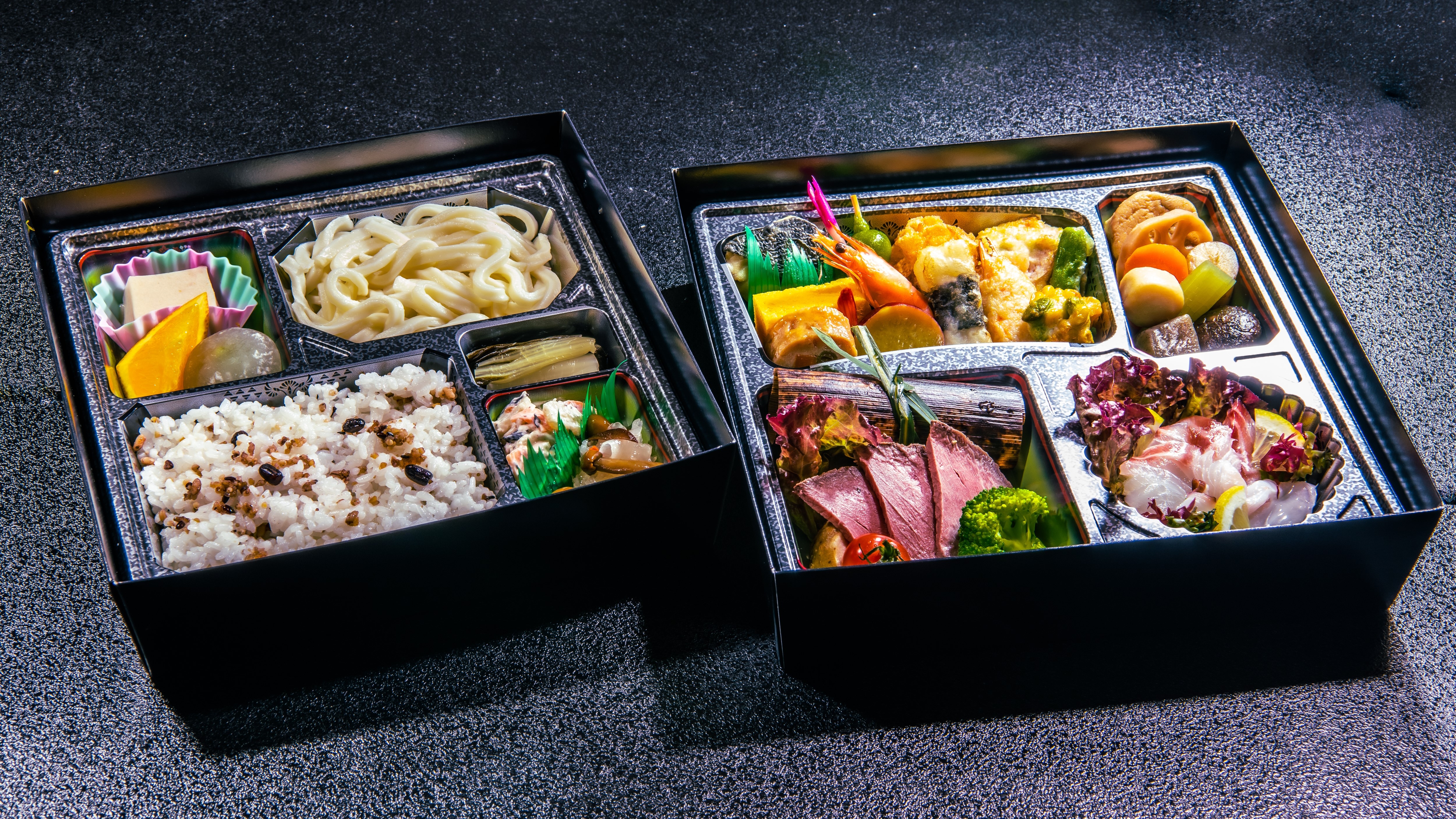 Bữa tối là bữa trưa bento trong phòng.