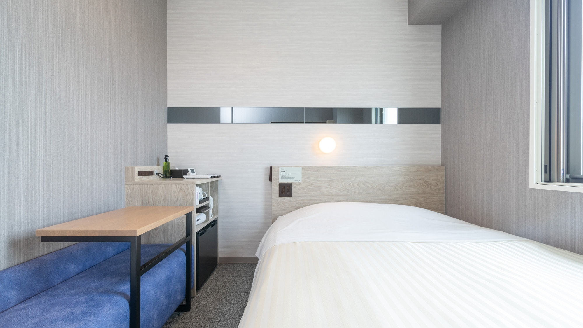A 150cm wide bed and a mattress with just the right amount of firmness will ensure you a good night's sleep.