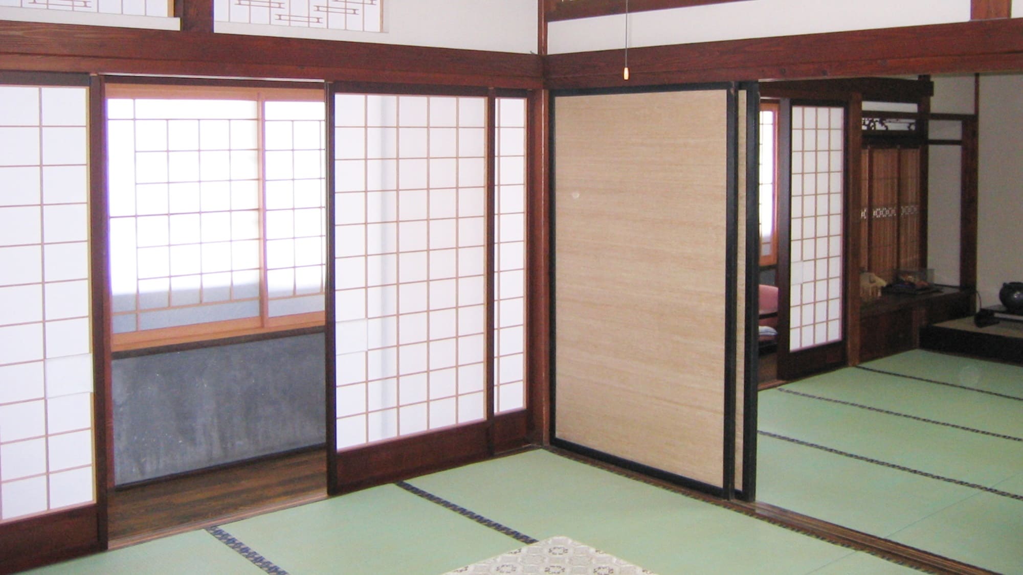 *[Guest room example] Japanese-style room (8 tatami mats) / East building