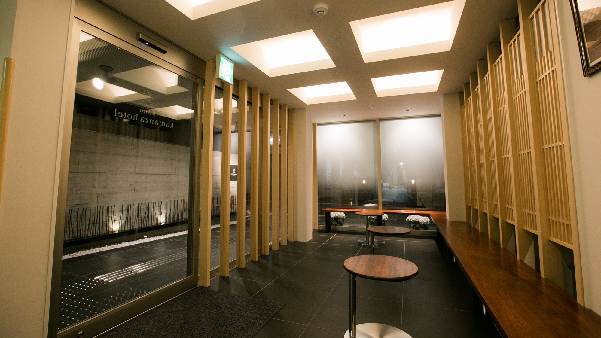 *[Lobby] A place where Japanese and Western styles are seamlessly blended to create a Kyoto-esque atmosphere