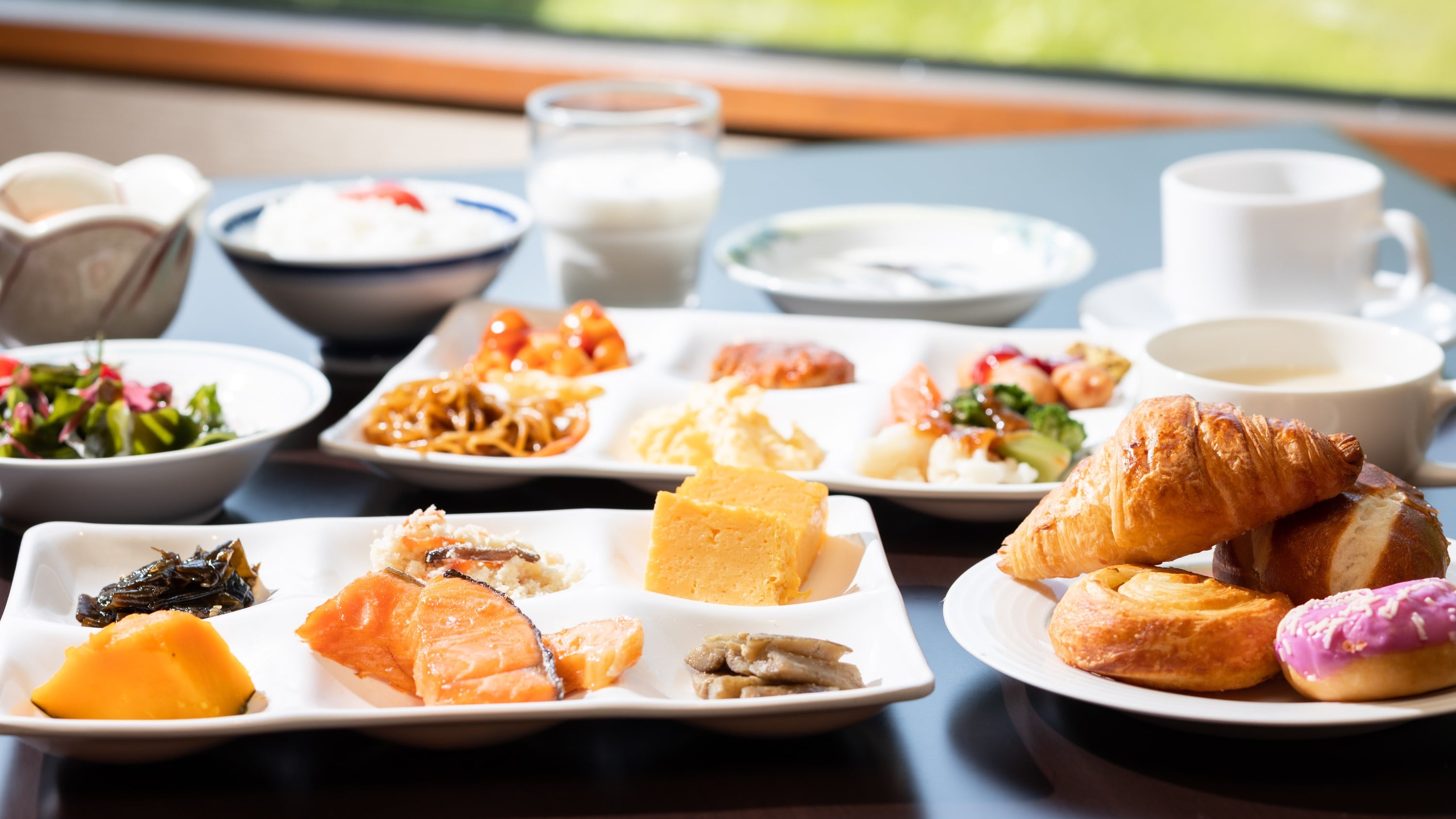 客人可以享用自助式早餐來開始新的一天，並為自己補充能量。