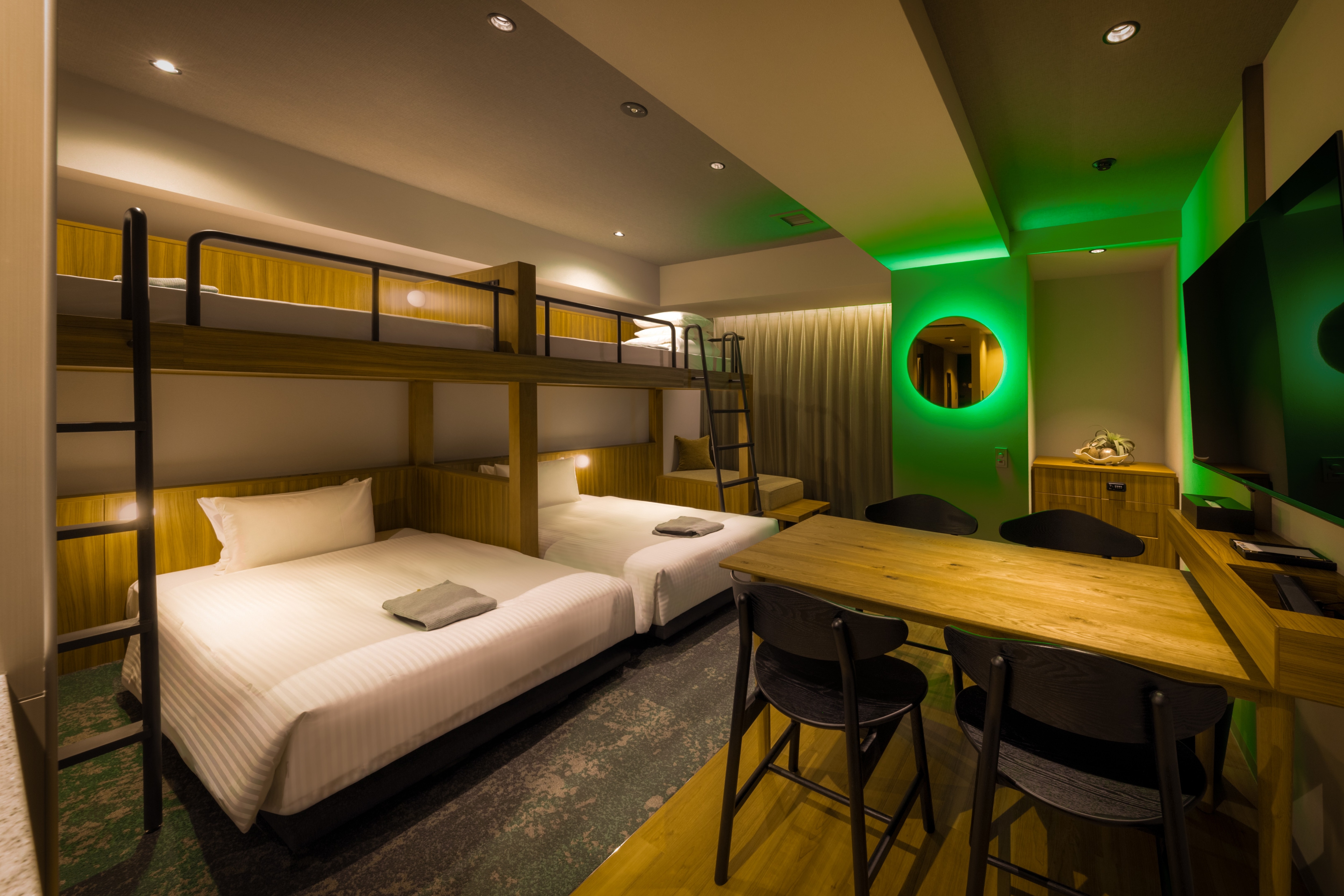 [ห้องดีลักซ์แฟมิลี่ 2 เตียงและ 2 เตียงสองชั้น] เหมาะสำหรับครอบครัวที่มีเด็กๆ ด้วยเตียง 2 เตียงและเตียงสองชั้น 2 เตียง