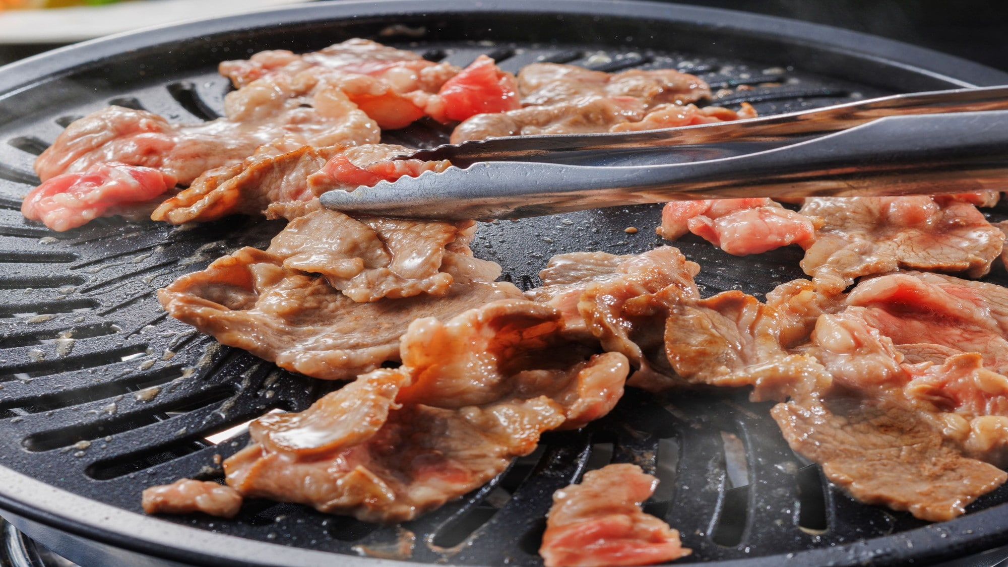 [Zao specialty Genghis Khan set] Enjoy juicy raw lamb grilled to your liking in an iron pot.