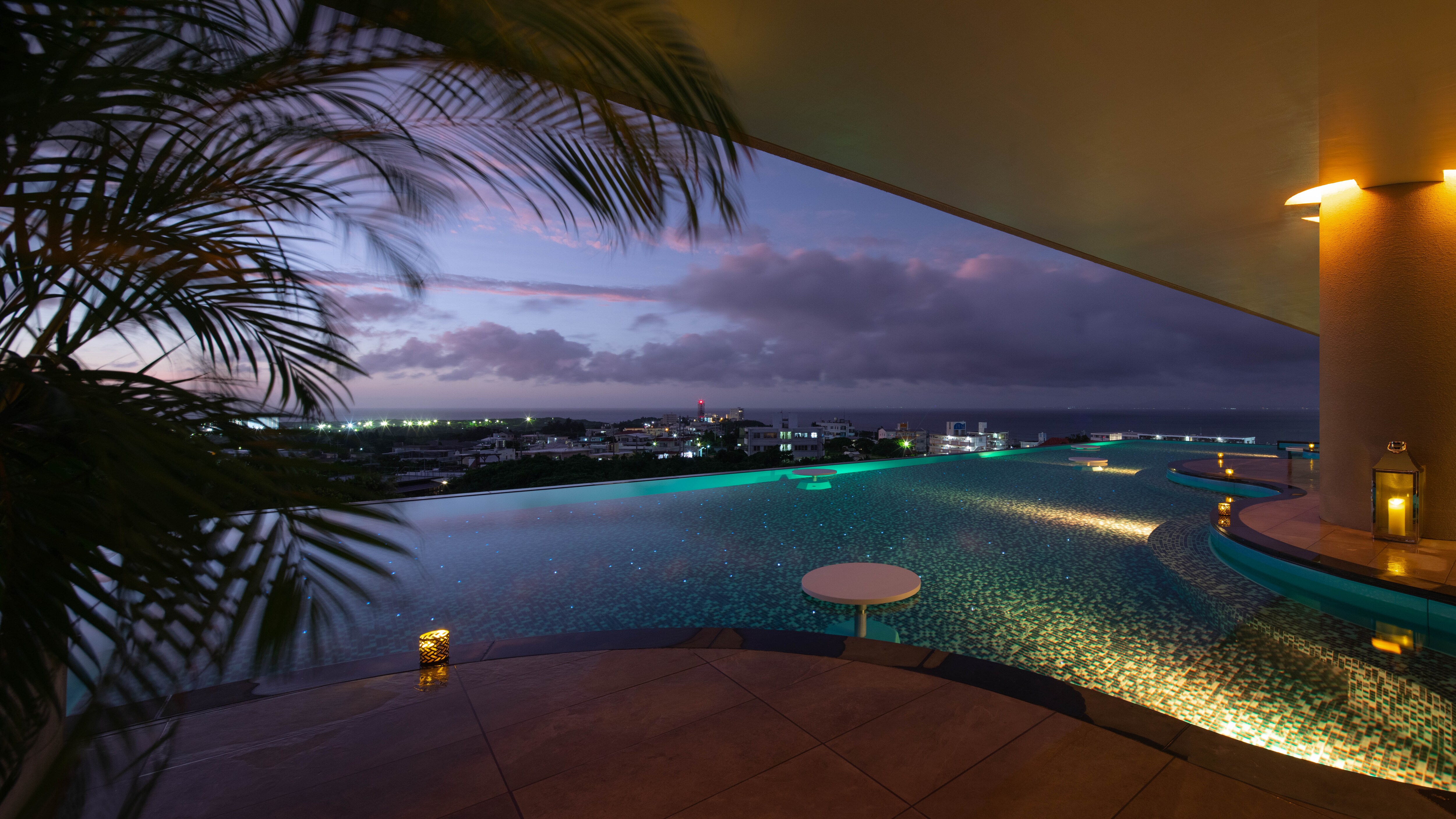 Infinity pool (heated, year-round)