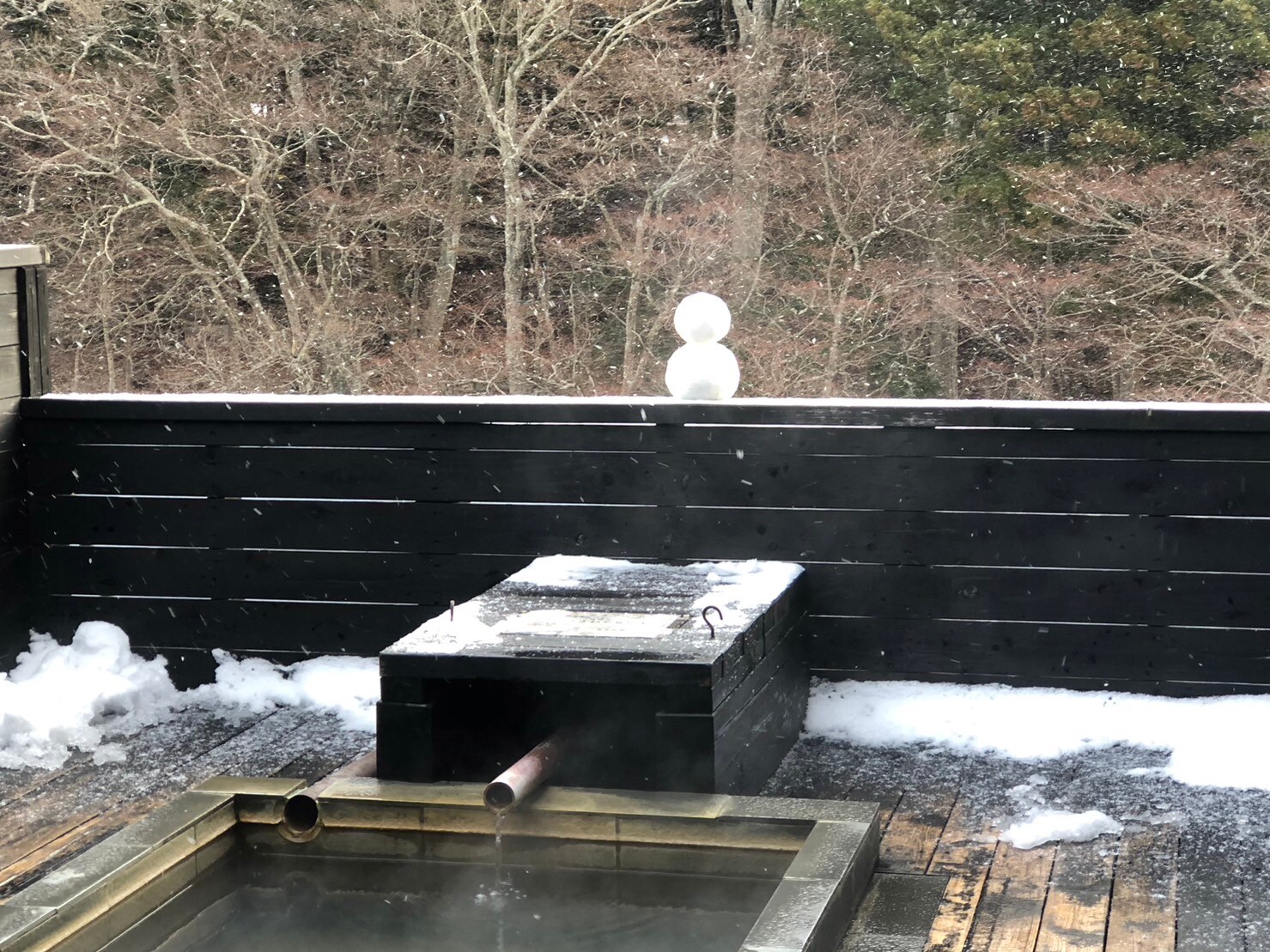 How about a snow-viewing open-air bath?