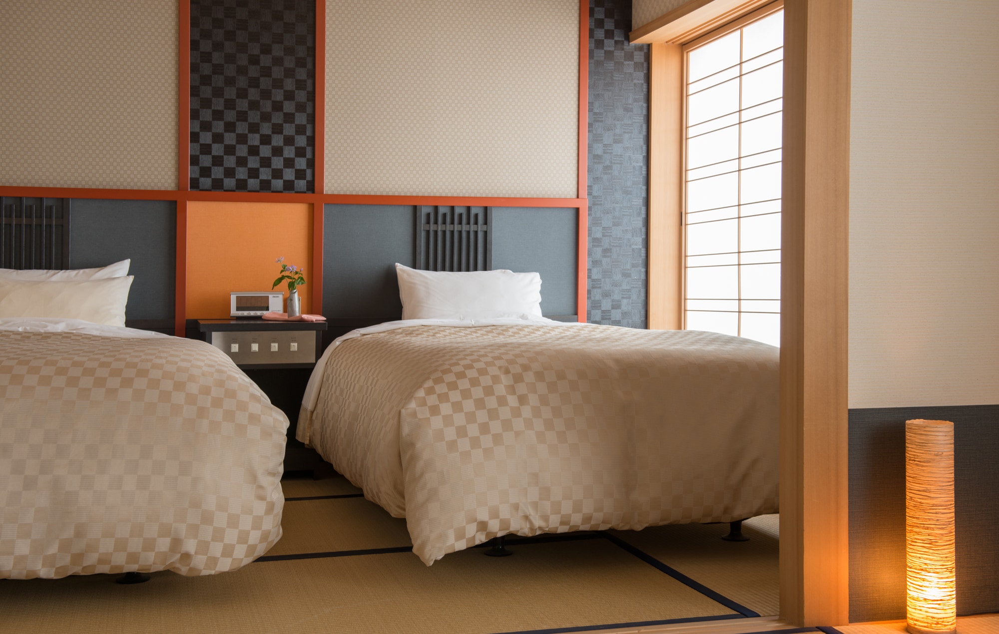 [Hanayagi] Japanese-Western room, Gekka / 10 tatami mats + 6 tatami mats with Simmons beds - Non-smoking