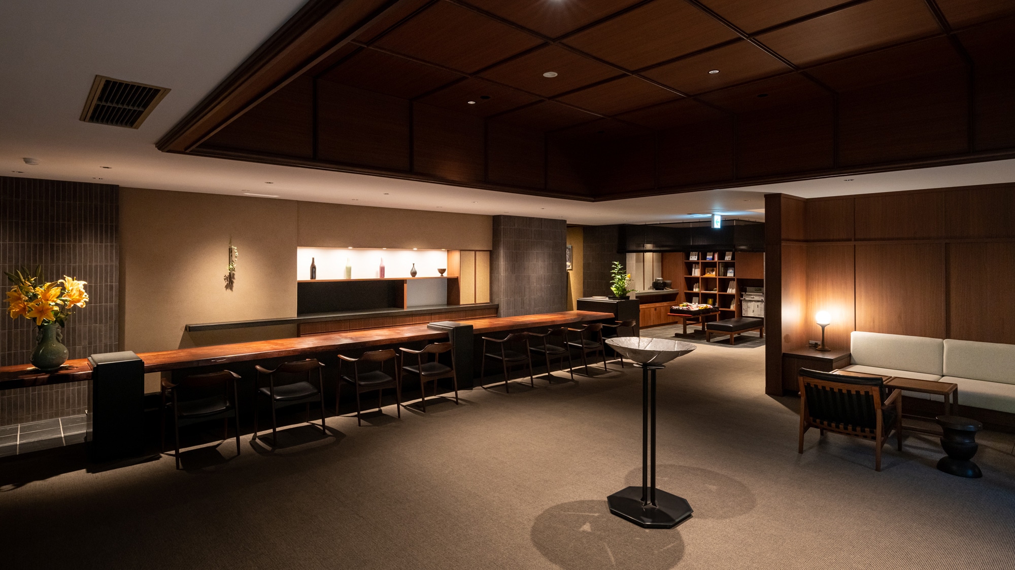 The lobby of Kashotei was renovated in 2019. We welcome our guests in a modern space.