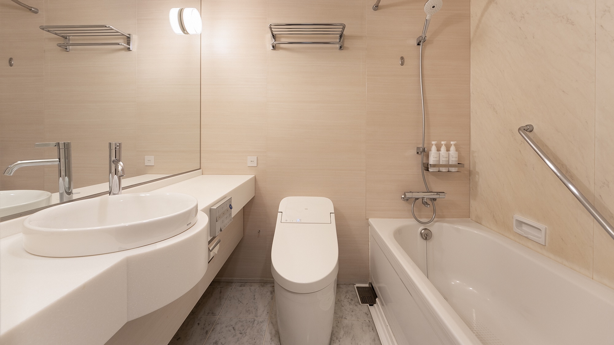 Bathroom (image)