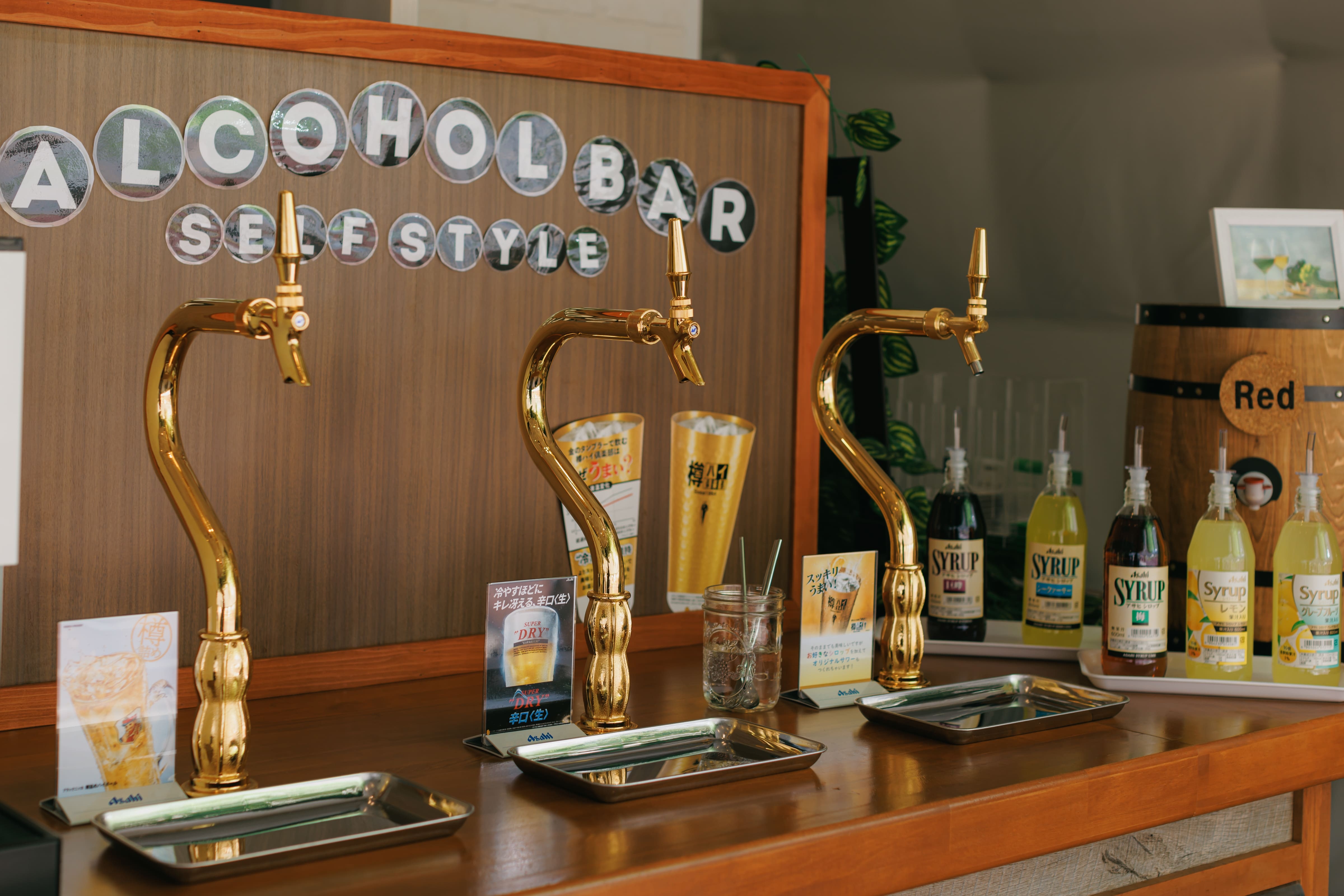 All-you-can-drink from soft drinks to draft beer, lemon sours, highballs, red wine, and white wine!